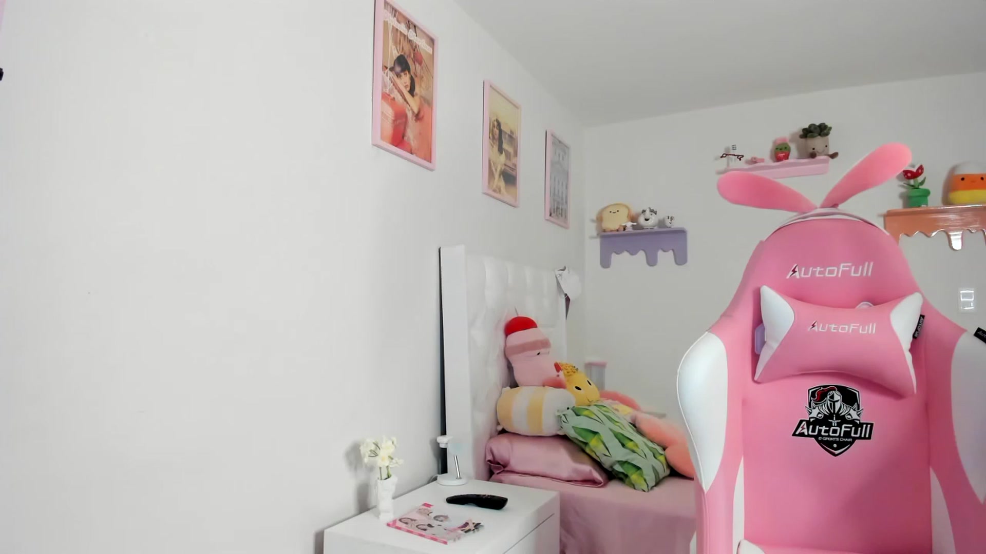 Gallery image thumbnail from Cherrycute666's myfreecams stream on, 08/17/2023, 04:05 image 18 of 20