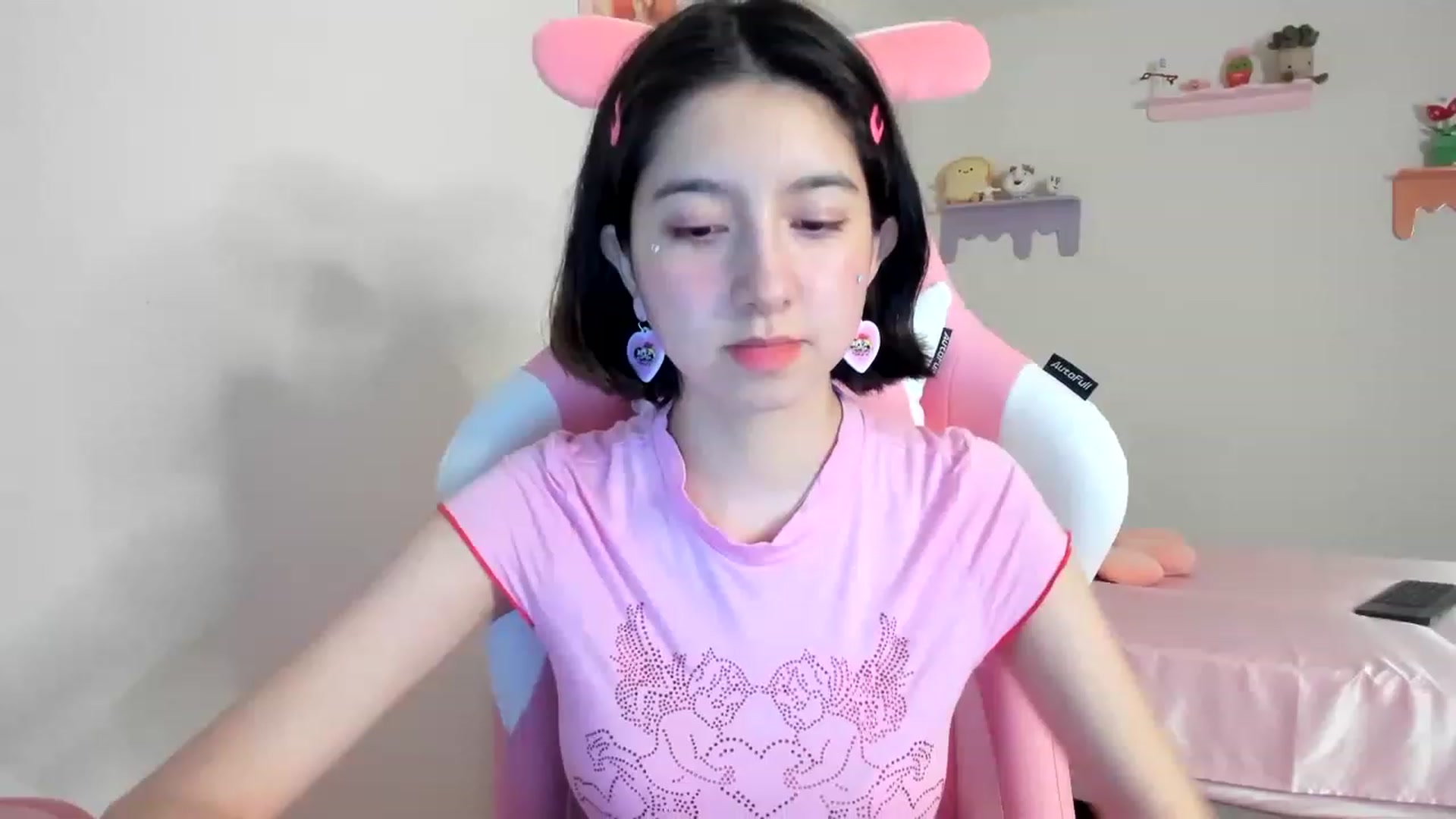 Gallery image thumbnail from Cherrycute666's myfreecams stream on, 08/17/2023, 04:05 image 6 of 20