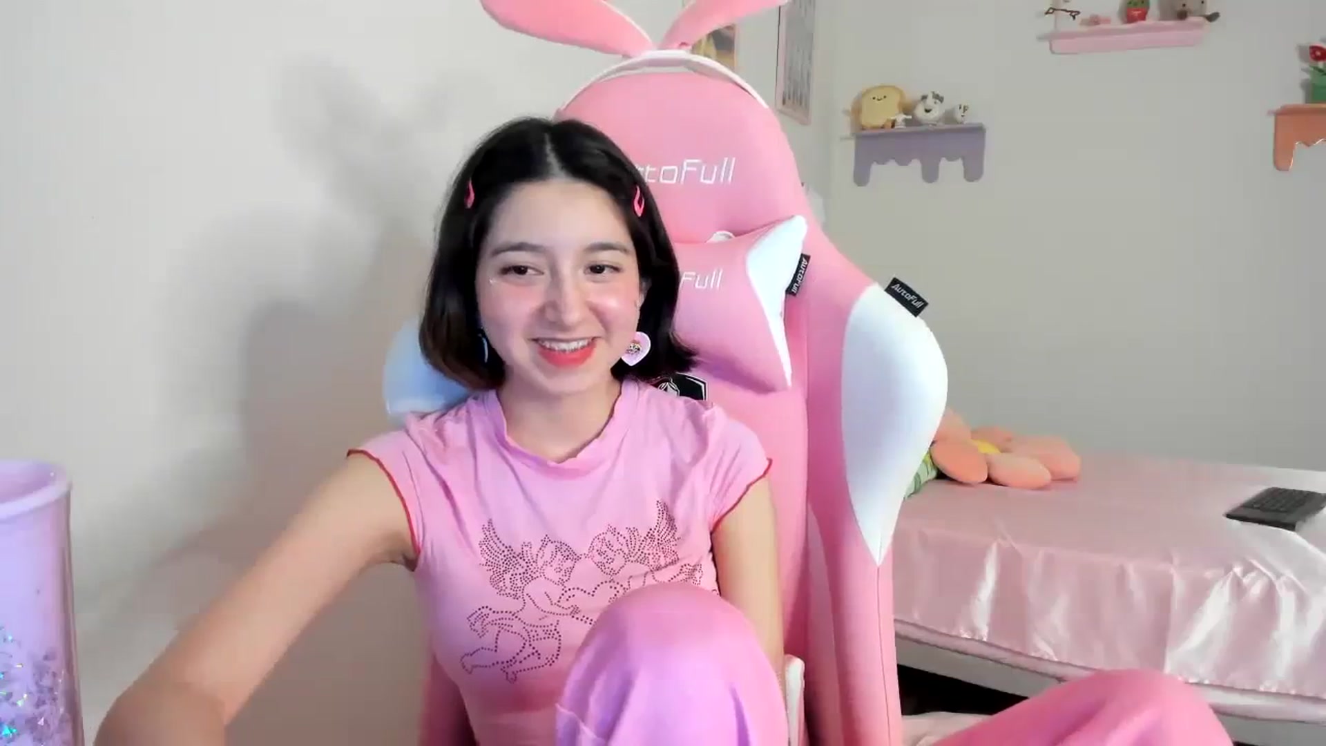 Gallery image thumbnail from Cherrycute666's myfreecams stream on, 08/17/2023, 06:03 image 4 of 20