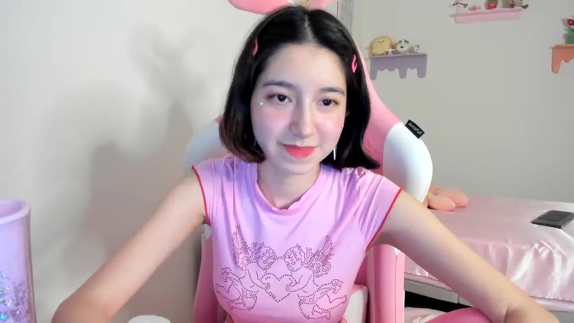 Gallery image thumbnail from Cherrycute666's myfreecams stream on, 08/17/2023, 06:03 image 3 of 20