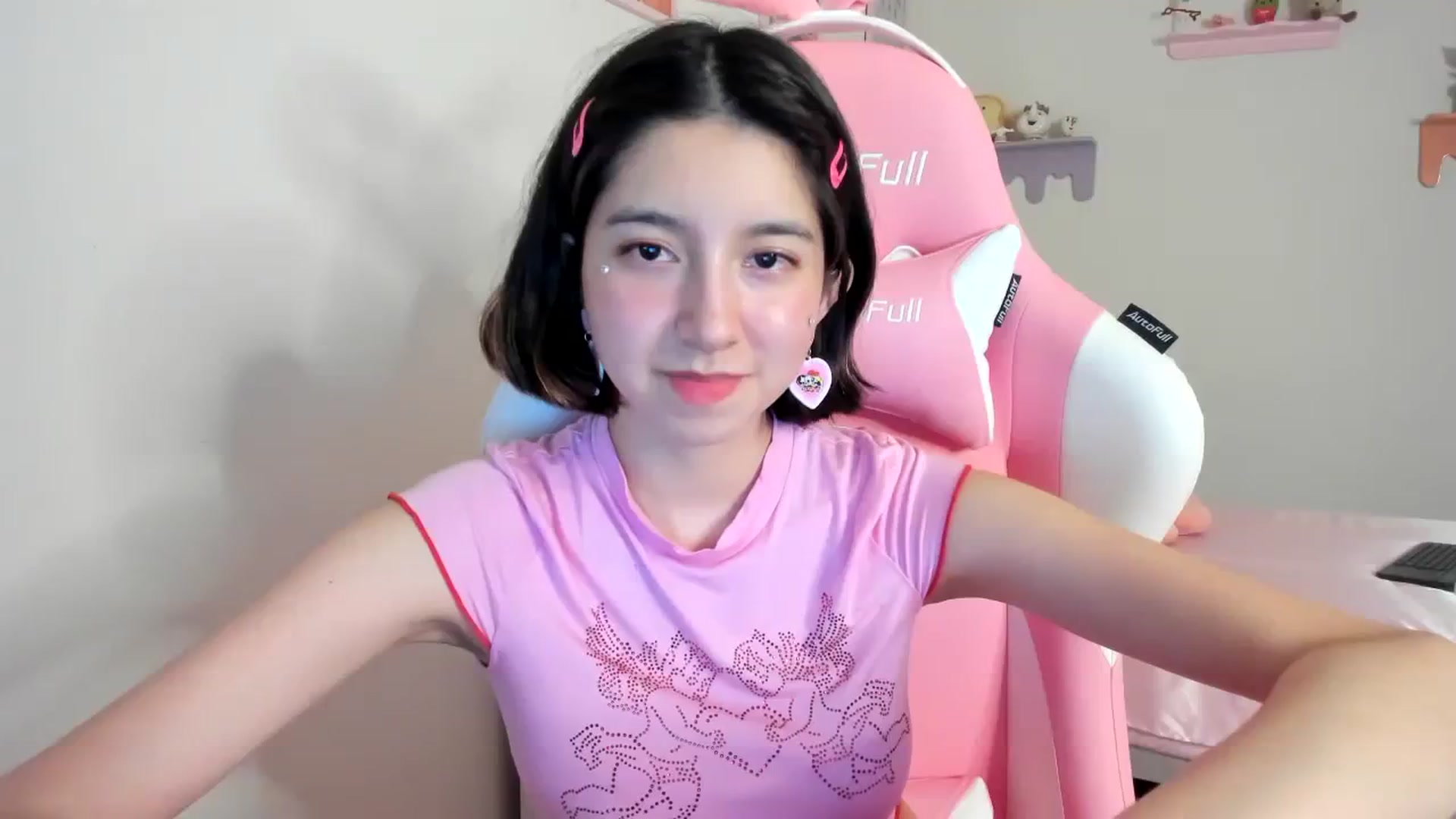 Gallery image thumbnail from Cherrycute666's myfreecams stream on, 08/17/2023, 06:03 image 16 of 20