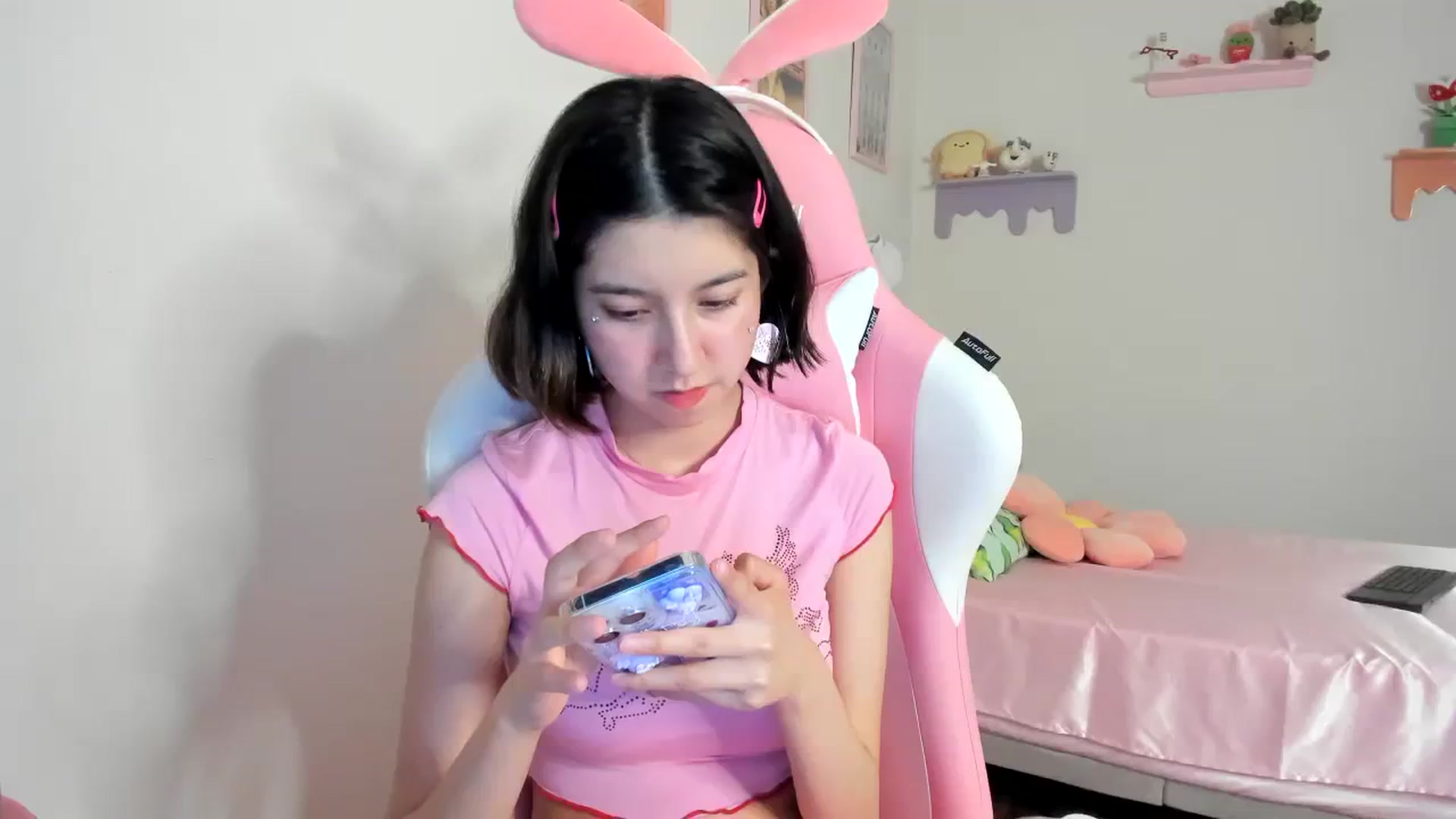 Gallery image thumbnail from Cherrycute666's myfreecams stream on, 08/17/2023, 06:03 image 13 of 20