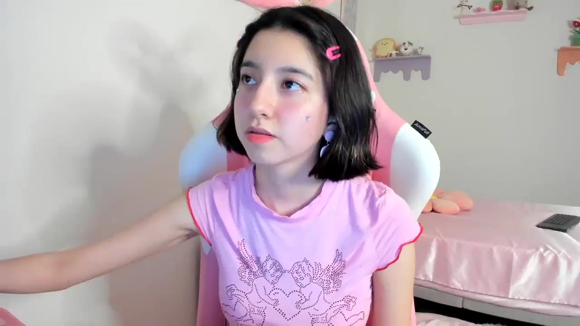 Gallery image thumbnail from Cherrycute666's myfreecams stream on, 08/17/2023, 06:03 image 6 of 20