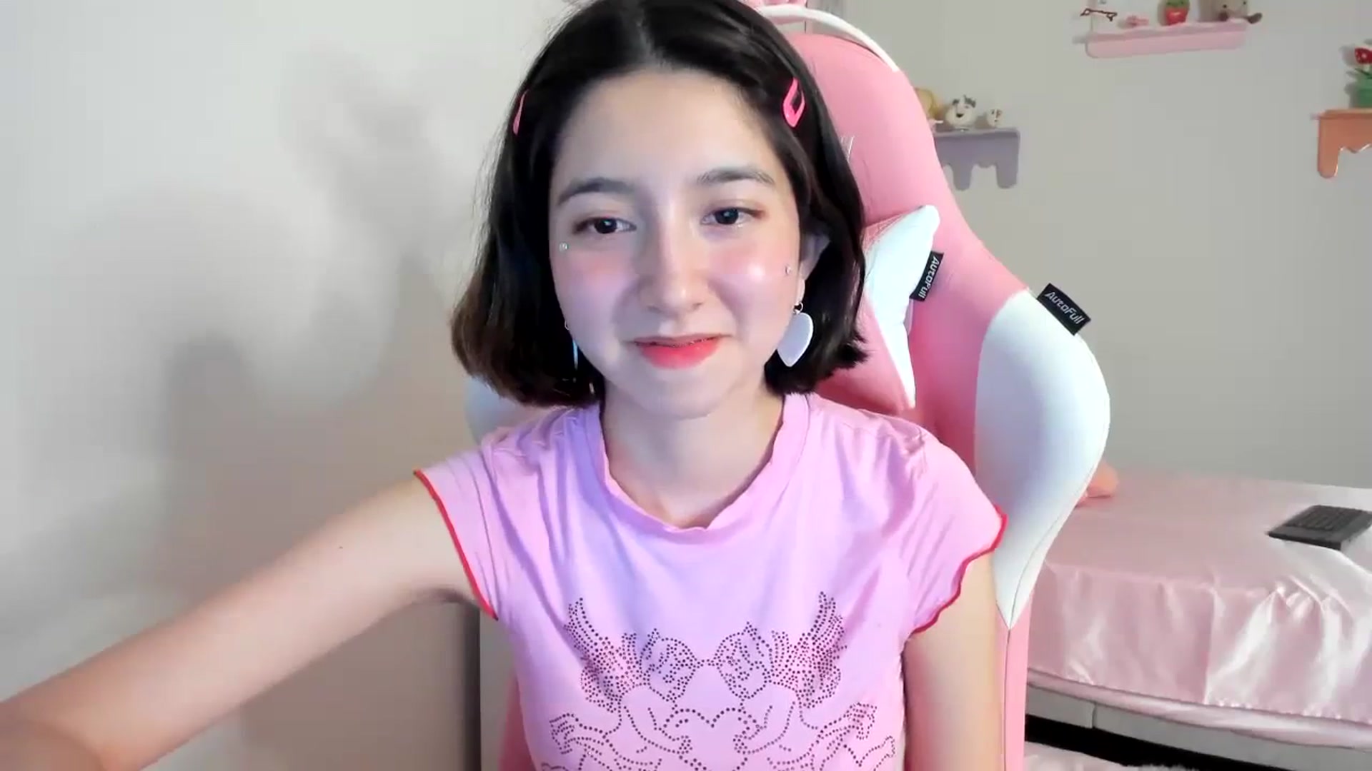 Gallery image thumbnail from Cherrycute666's myfreecams stream on, 08/17/2023, 06:03 image 7 of 20