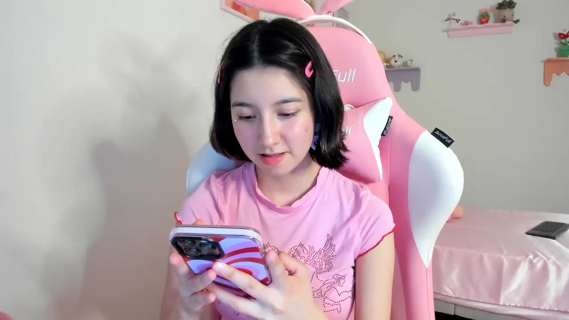 Gallery image thumbnail from Cherrycute666's myfreecams stream on, 08/17/2023, 06:03 image 15 of 20