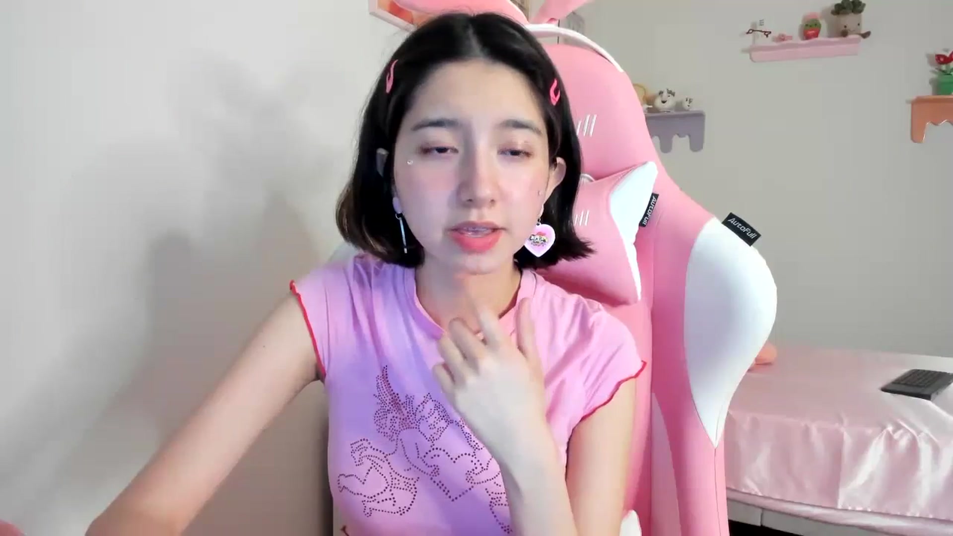 Gallery image thumbnail from Cherrycute666's myfreecams stream on, 08/17/2023, 06:03 image 14 of 20