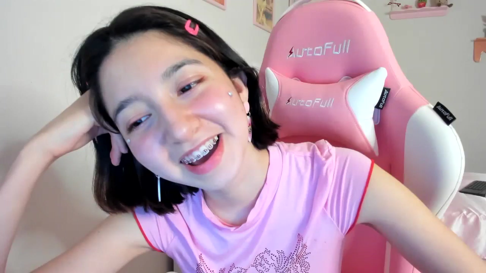 Gallery image thumbnail from Cherrycute666's myfreecams stream on, 08/17/2023, 06:03 image 19 of 20