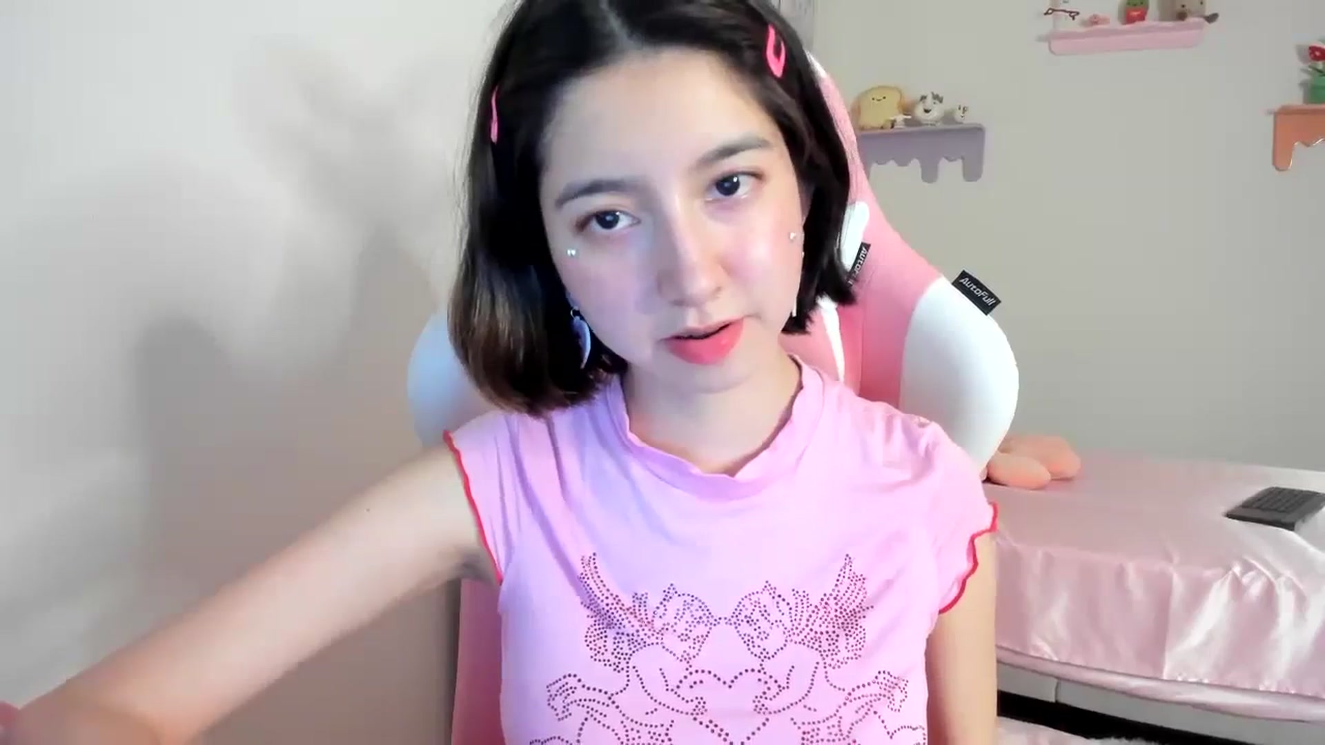 Gallery image thumbnail from Cherrycute666's myfreecams stream on, 08/17/2023, 06:03 image 10 of 20