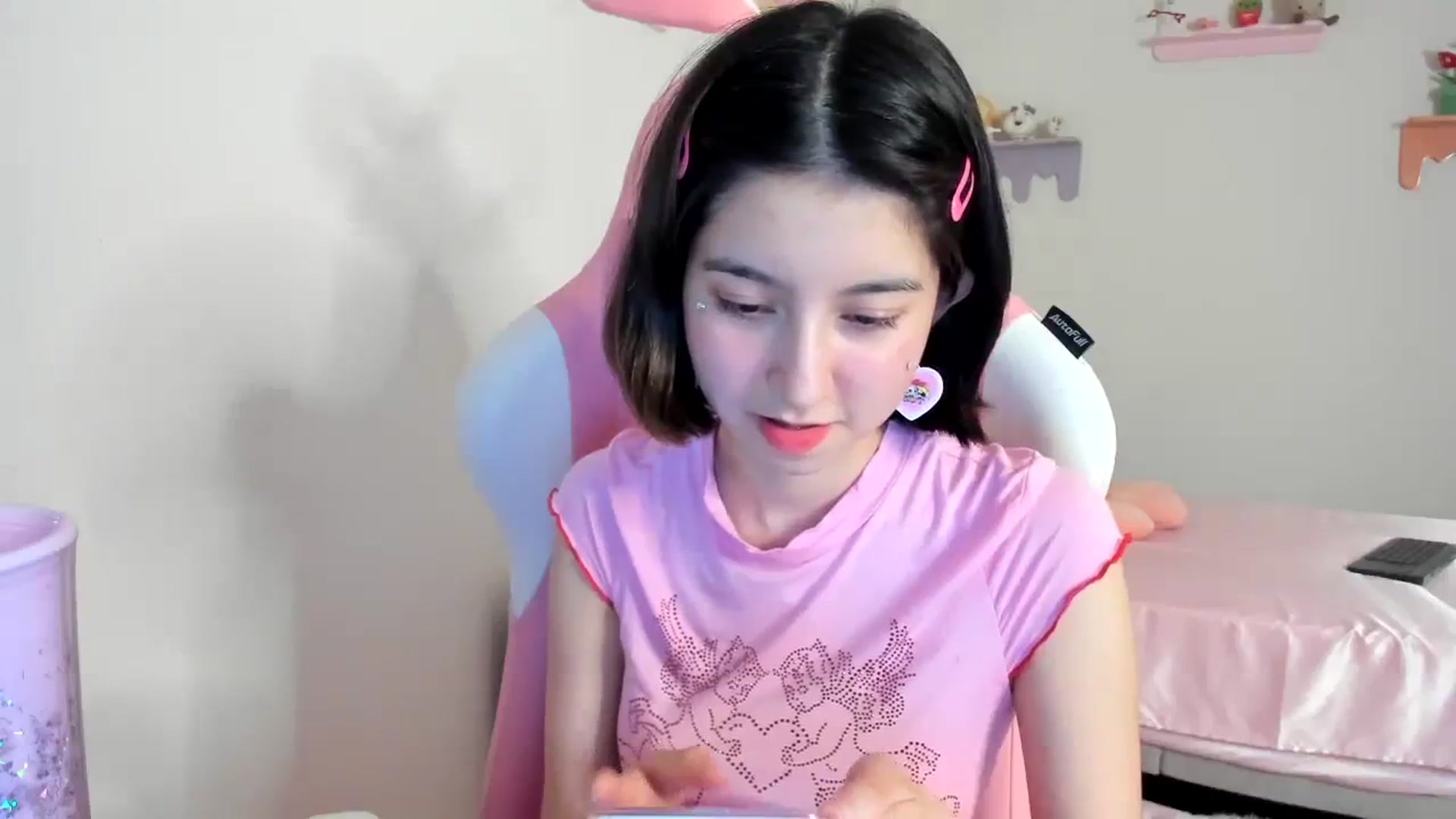 Gallery image thumbnail from Cherrycute666's myfreecams stream on, 08/17/2023, 06:03 image 2 of 20