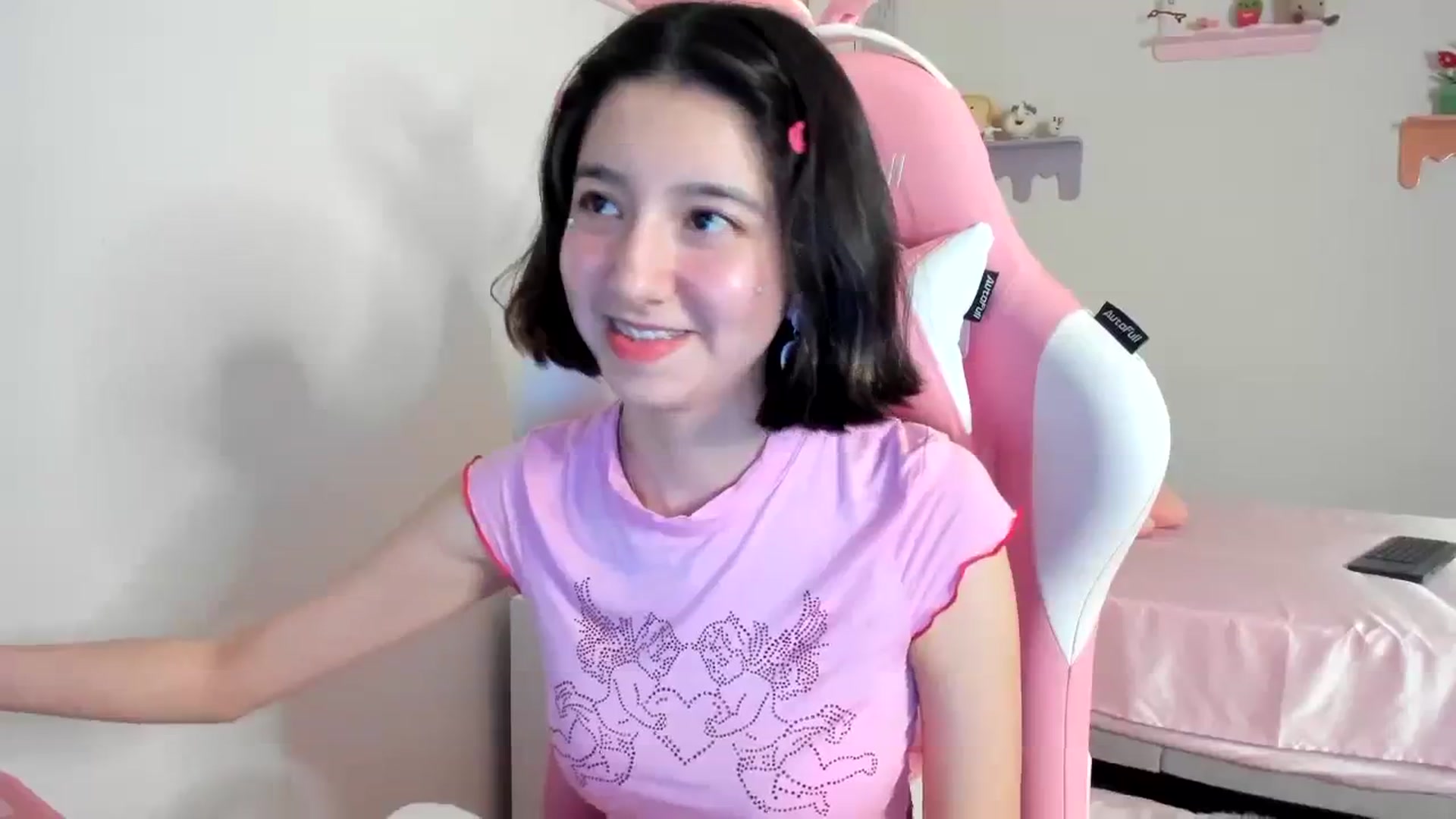 Gallery image thumbnail from Cherrycute666's myfreecams stream on, 08/17/2023, 06:03 image 5 of 20