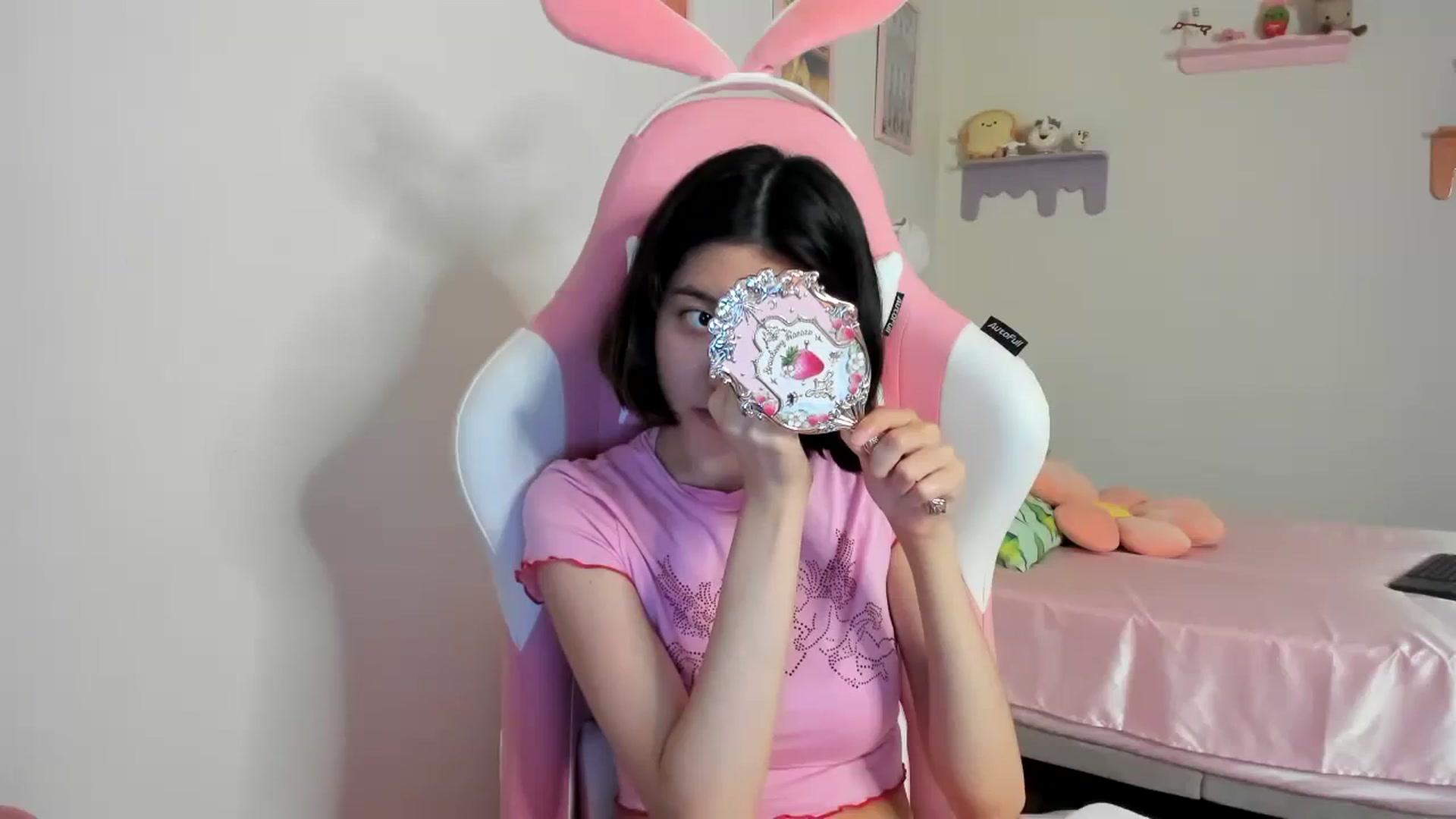 Gallery image thumbnail from Cherrycute666's myfreecams stream on, 08/17/2023, 07:43 image 19 of 20