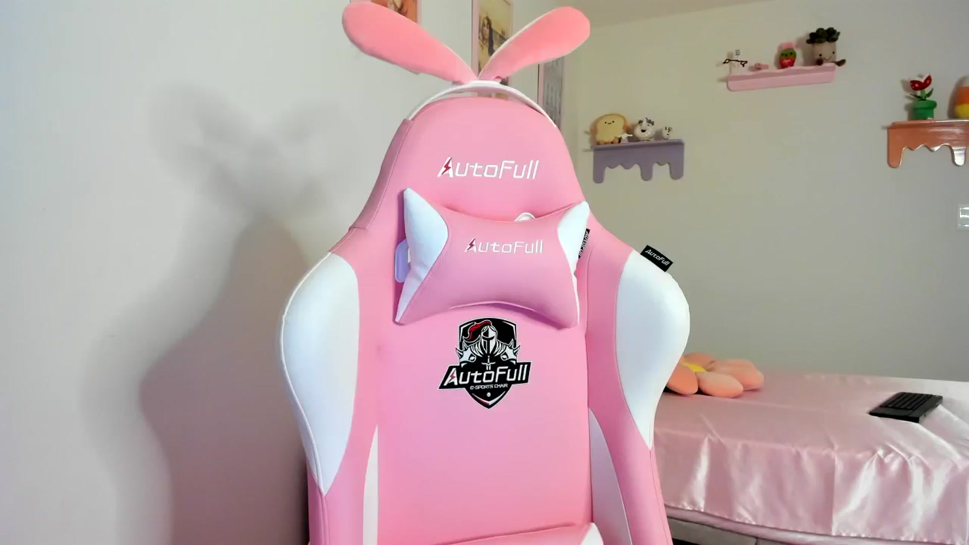 Gallery image thumbnail from Cherrycute666's myfreecams stream on, 08/17/2023, 07:43 image 5 of 20