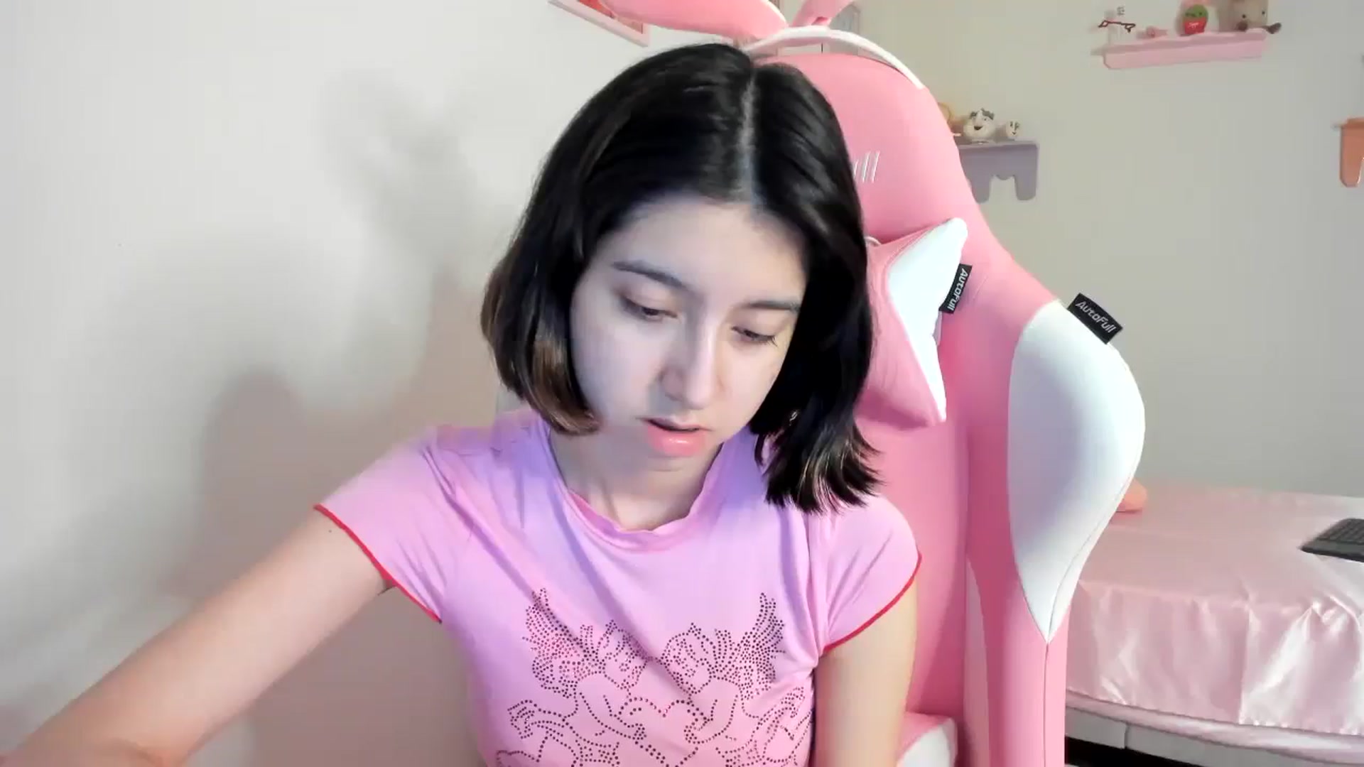 Gallery image thumbnail from Cherrycute666's myfreecams stream on, 08/17/2023, 07:43 image 15 of 20
