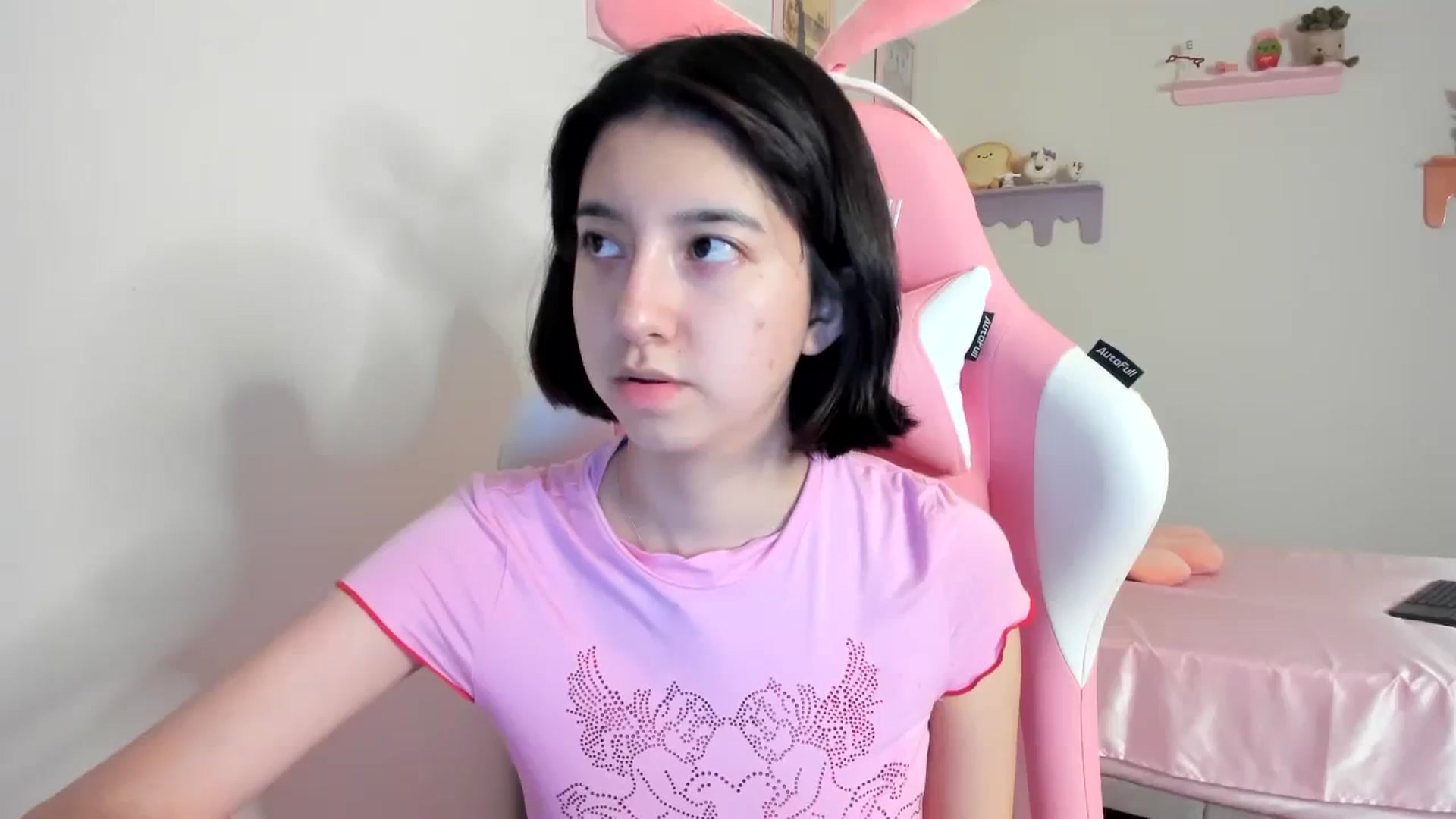 Gallery image thumbnail from Cherrycute666's myfreecams stream on, 08/17/2023, 07:43 image 14 of 20
