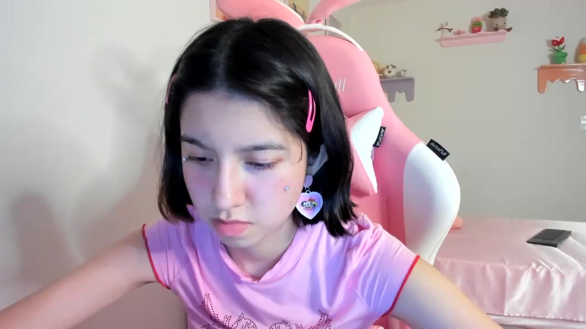 Gallery image thumbnail from Cherrycute666's myfreecams stream on, 08/17/2023, 07:43 image 9 of 20