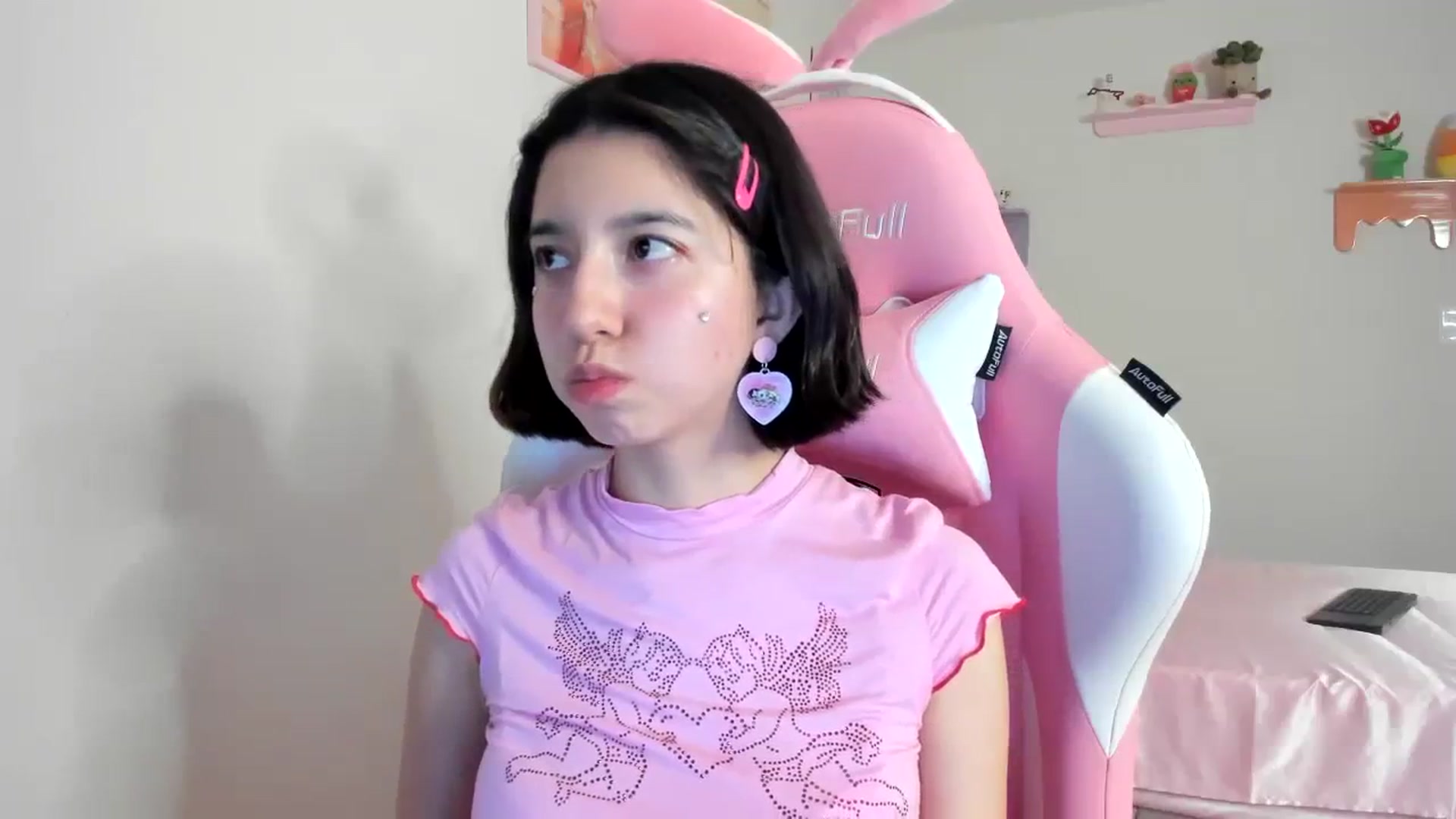 Gallery image thumbnail from Cherrycute666's myfreecams stream on, 08/17/2023, 07:43 image 4 of 20