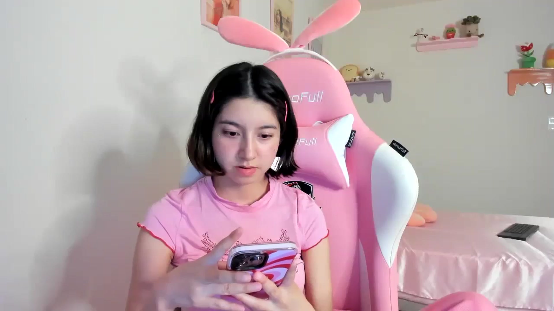 Gallery image thumbnail from Cherrycute666's myfreecams stream on, 08/17/2023, 07:43 image 7 of 20