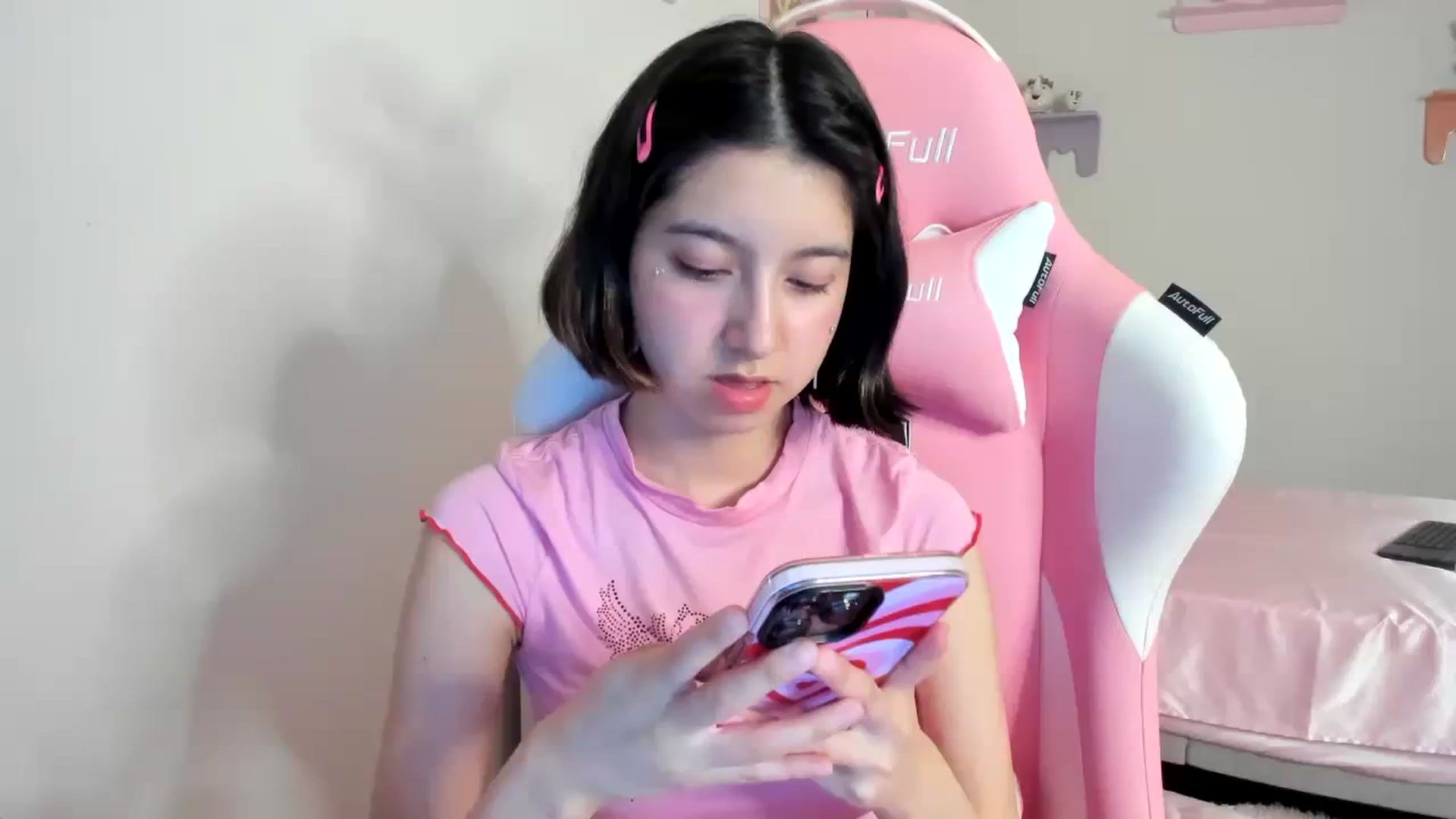Gallery image thumbnail from Cherrycute666's myfreecams stream on, 08/17/2023, 07:43 image 1 of 20