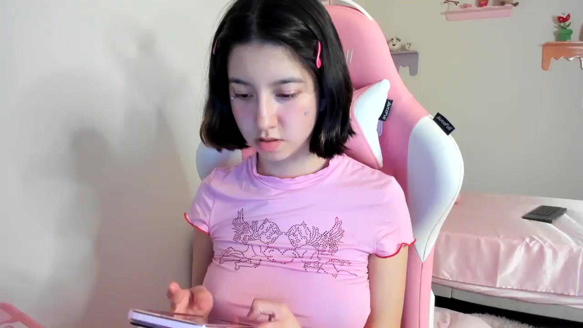 Gallery image thumbnail from Cherrycute666's myfreecams stream on, 08/17/2023, 07:43 image 11 of 20