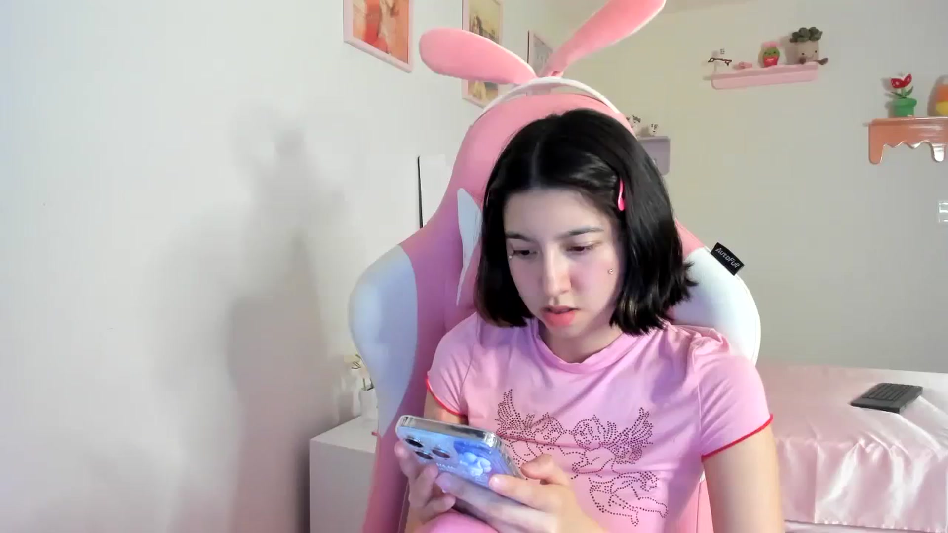 Gallery image thumbnail from Cherrycute666's myfreecams stream on, 08/17/2023, 07:43 image 6 of 20