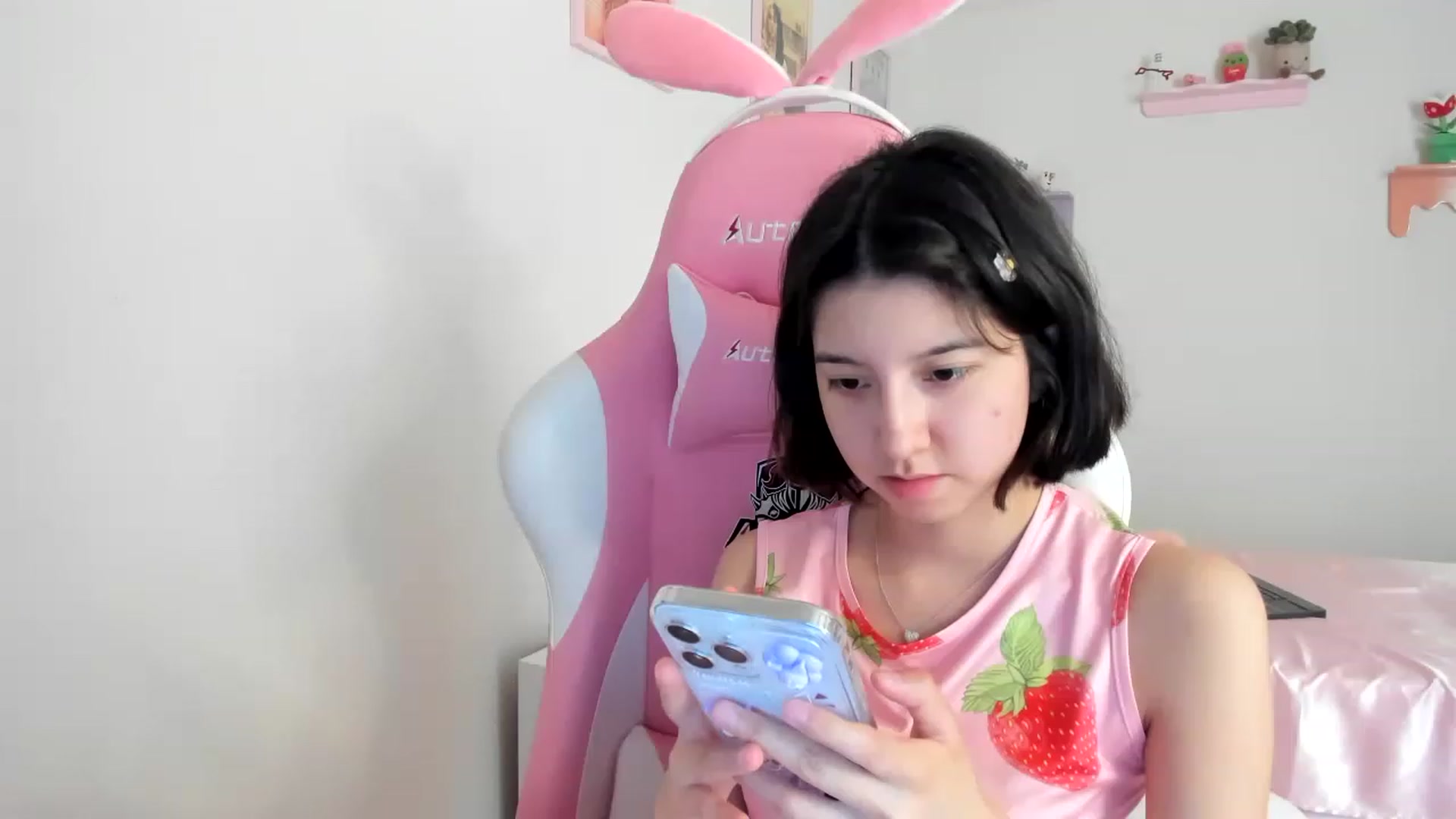 Gallery image thumbnail from Cherrycute666's myfreecams stream on, 08/17/2023, 18:55 image 16 of 20
