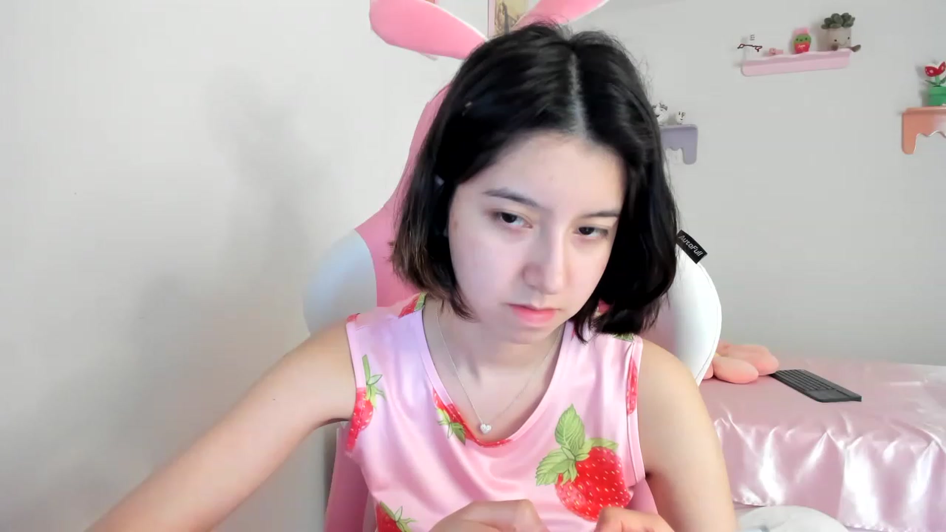 Gallery image thumbnail from Cherrycute666's myfreecams stream on, 08/17/2023, 18:55 image 17 of 20