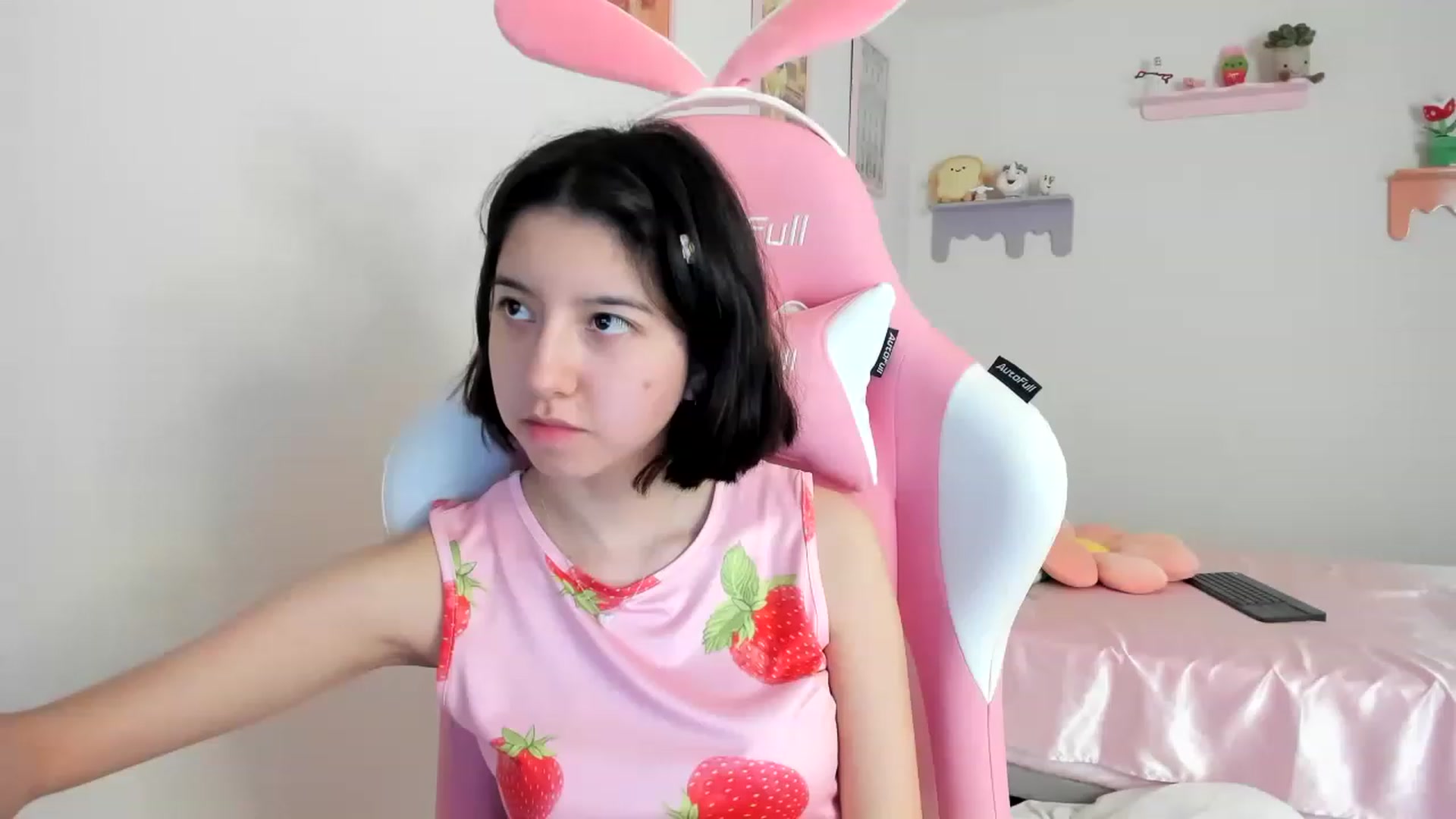 Gallery image thumbnail from Cherrycute666's myfreecams stream on, 08/17/2023, 18:55 image 8 of 20