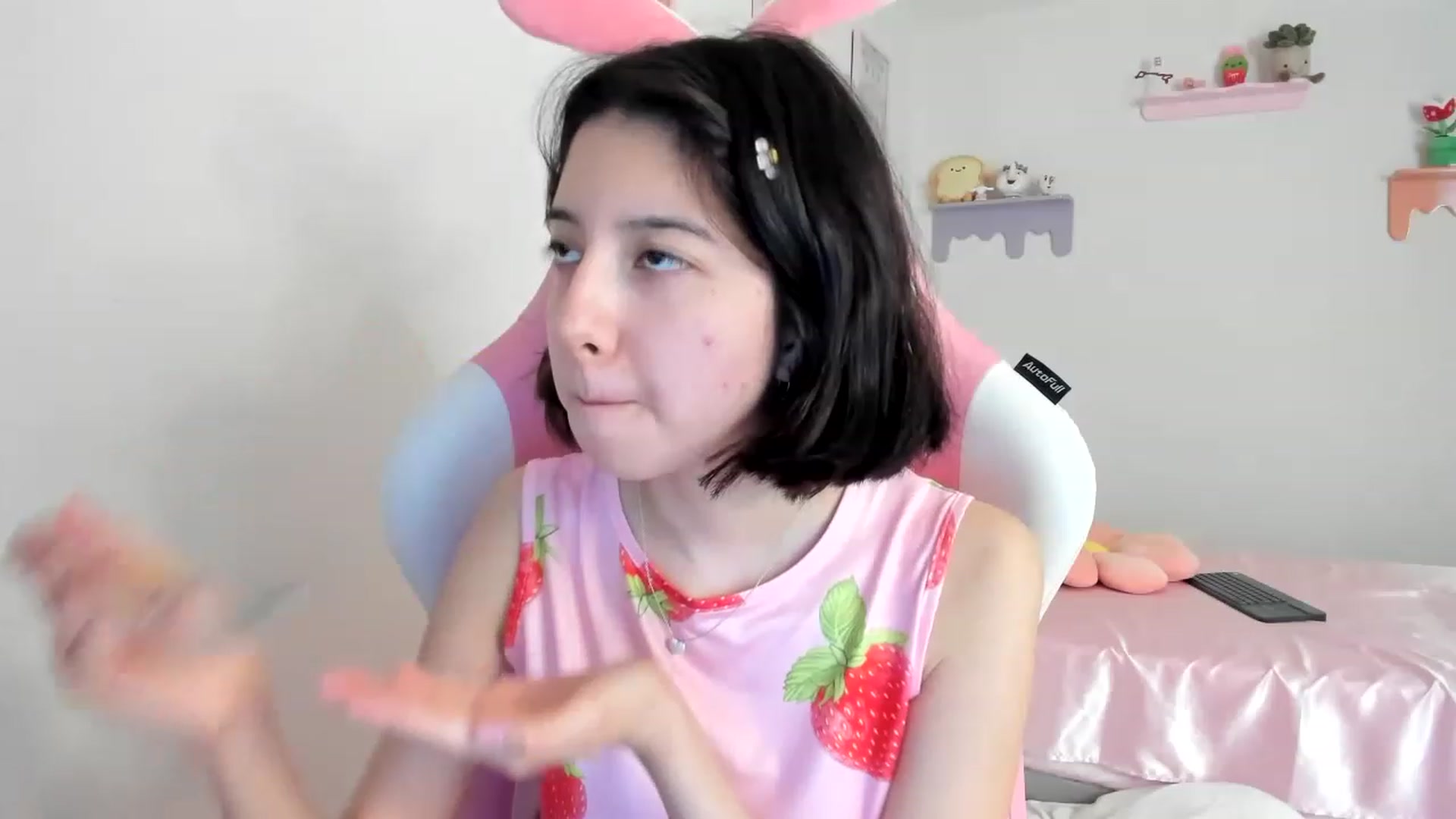 Gallery image thumbnail from Cherrycute666's myfreecams stream on, 08/17/2023, 18:55 image 7 of 20