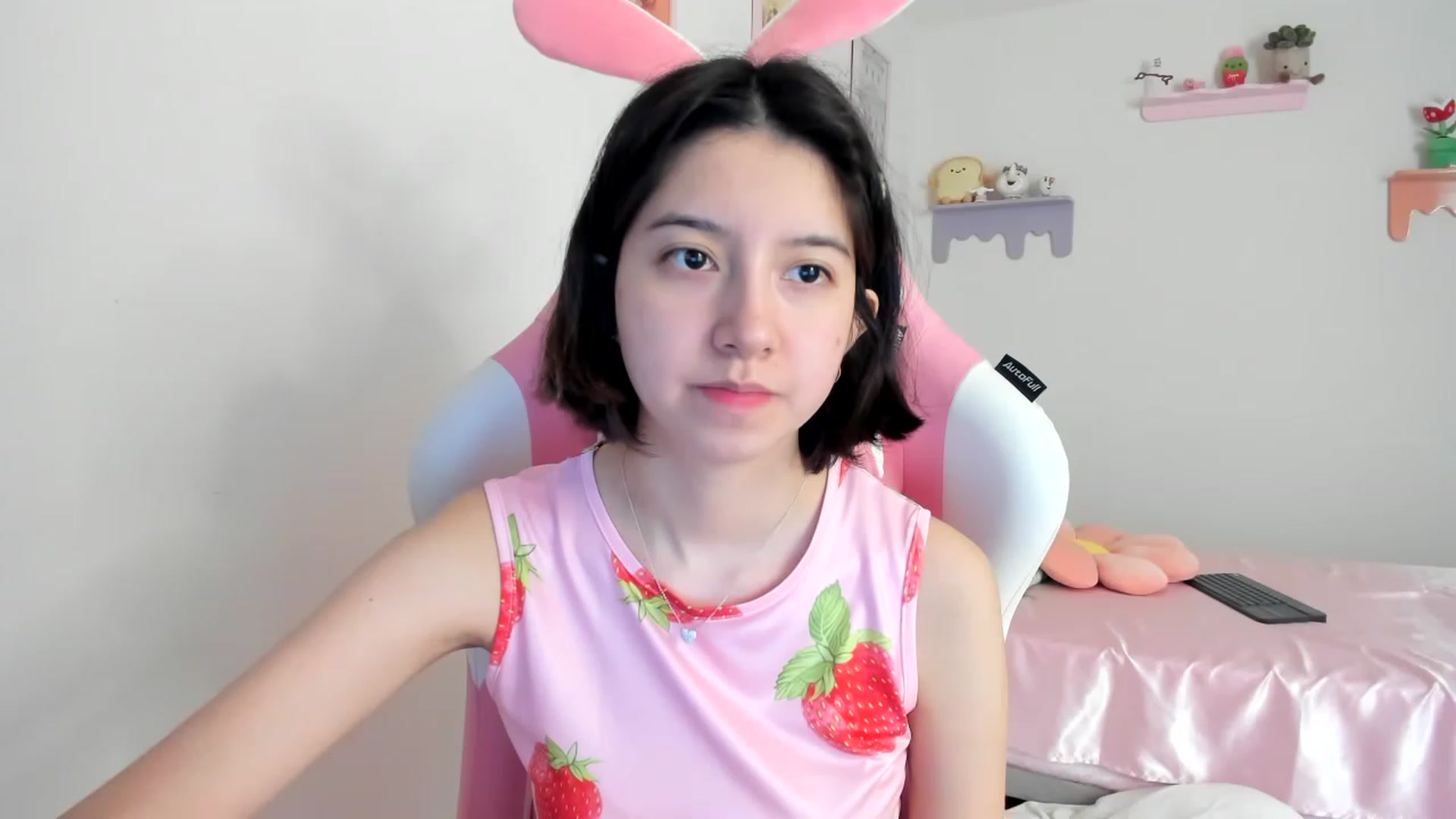 Gallery image thumbnail from Cherrycute666's myfreecams stream on, 08/17/2023, 18:55 image 4 of 20