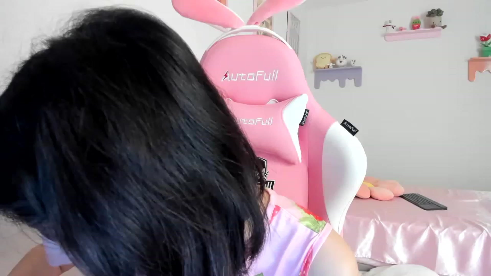 Gallery image thumbnail from Cherrycute666's myfreecams stream on, 08/17/2023, 18:55 image 1 of 20