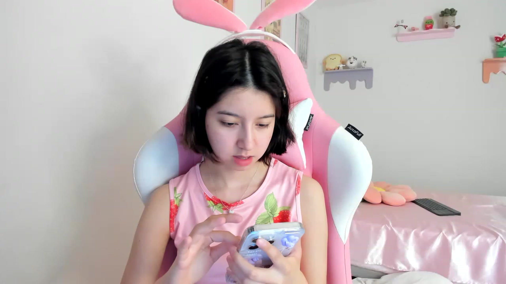 Gallery image thumbnail from Cherrycute666's myfreecams stream on, 08/17/2023, 18:55 image 9 of 20