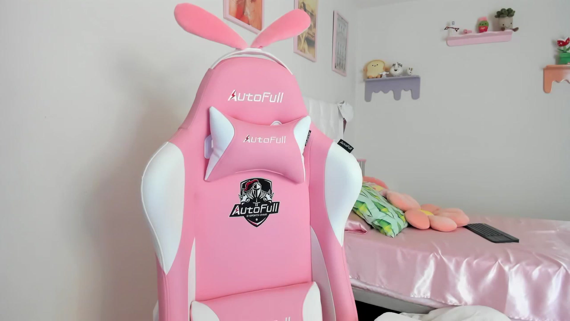 Gallery image thumbnail from Cherrycute666's myfreecams stream on, 08/17/2023, 18:55 image 20 of 20