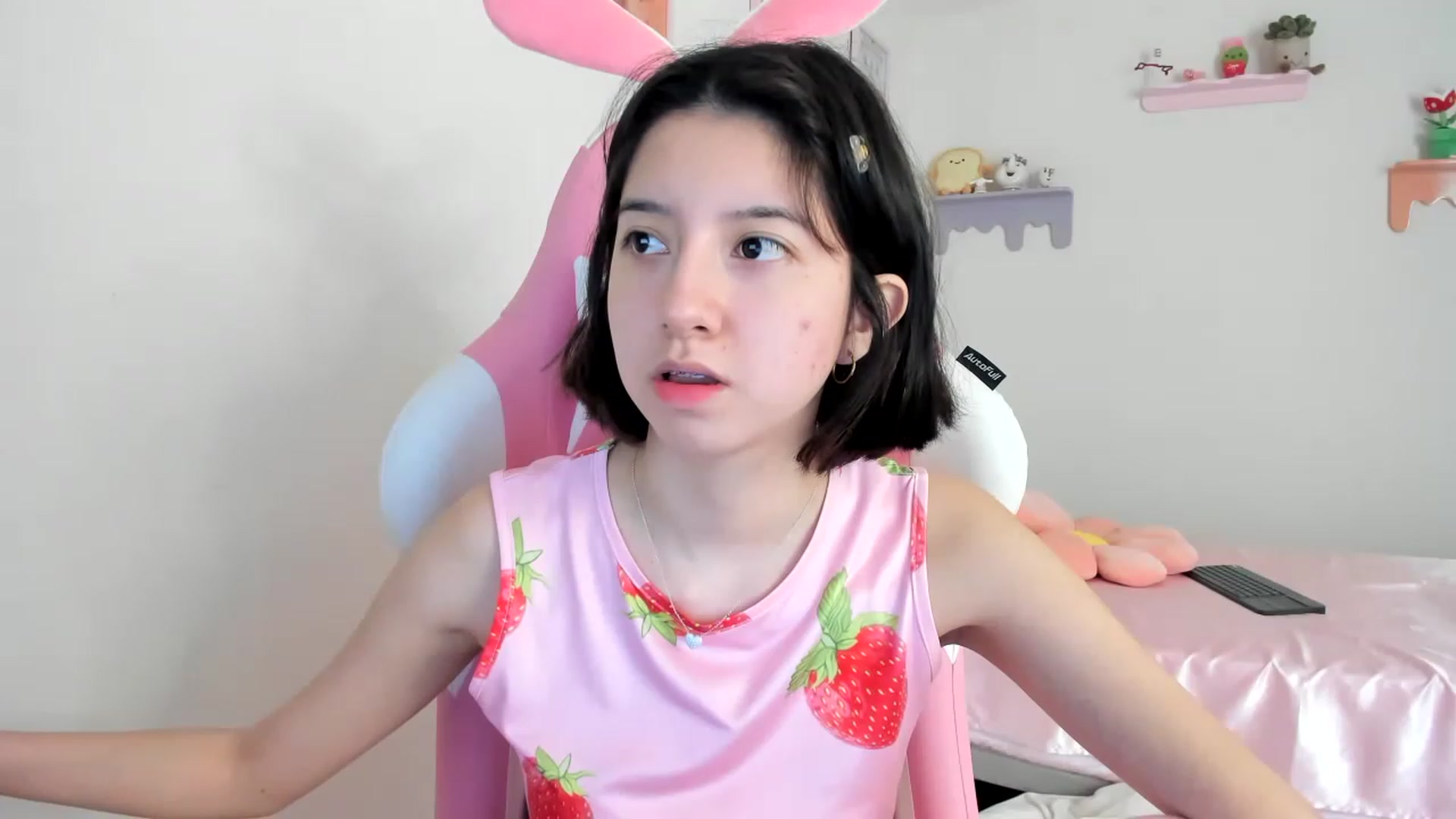 Gallery image thumbnail from Cherrycute666's myfreecams stream on, 08/17/2023, 18:55 image 11 of 20