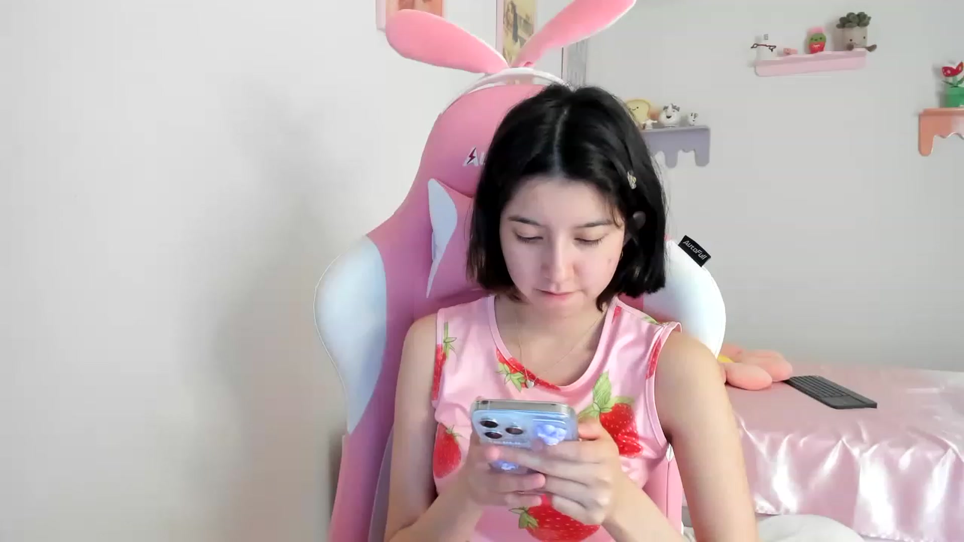 Gallery image thumbnail from Cherrycute666's myfreecams stream on, 08/17/2023, 18:55 image 12 of 20