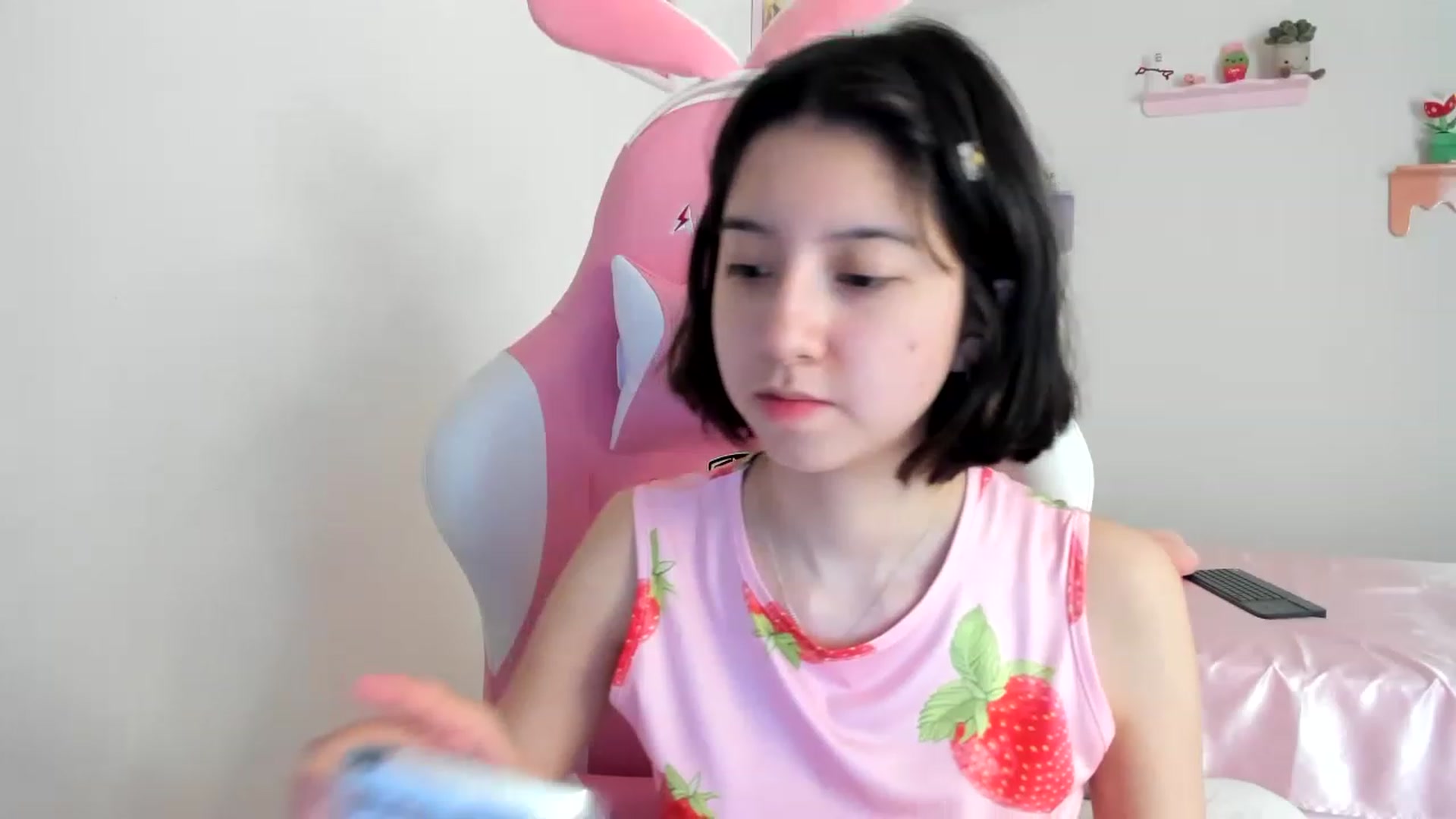 Gallery image thumbnail from Cherrycute666's myfreecams stream on, 08/17/2023, 18:55 image 15 of 20