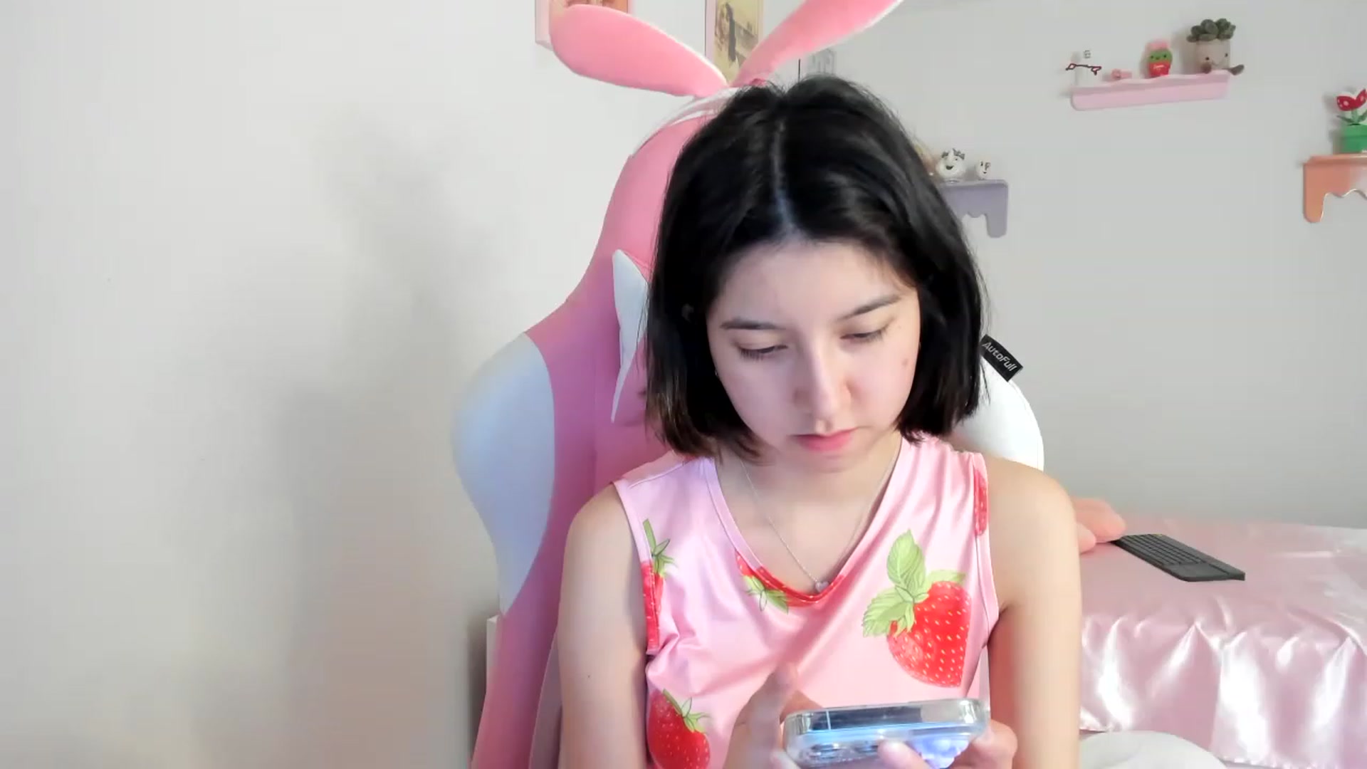 Gallery image thumbnail from Cherrycute666's myfreecams stream on, 08/17/2023, 18:55 image 18 of 20