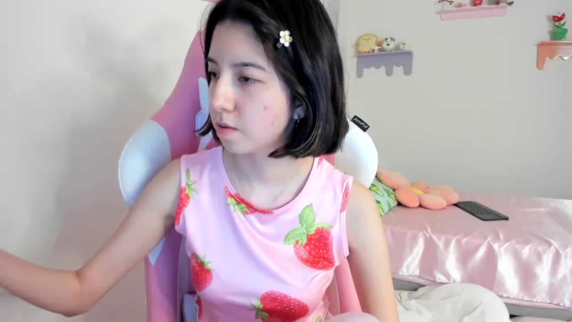 Gallery image thumbnail from Cherrycute666's myfreecams stream on, 08/17/2023, 20:57 image 2 of 20