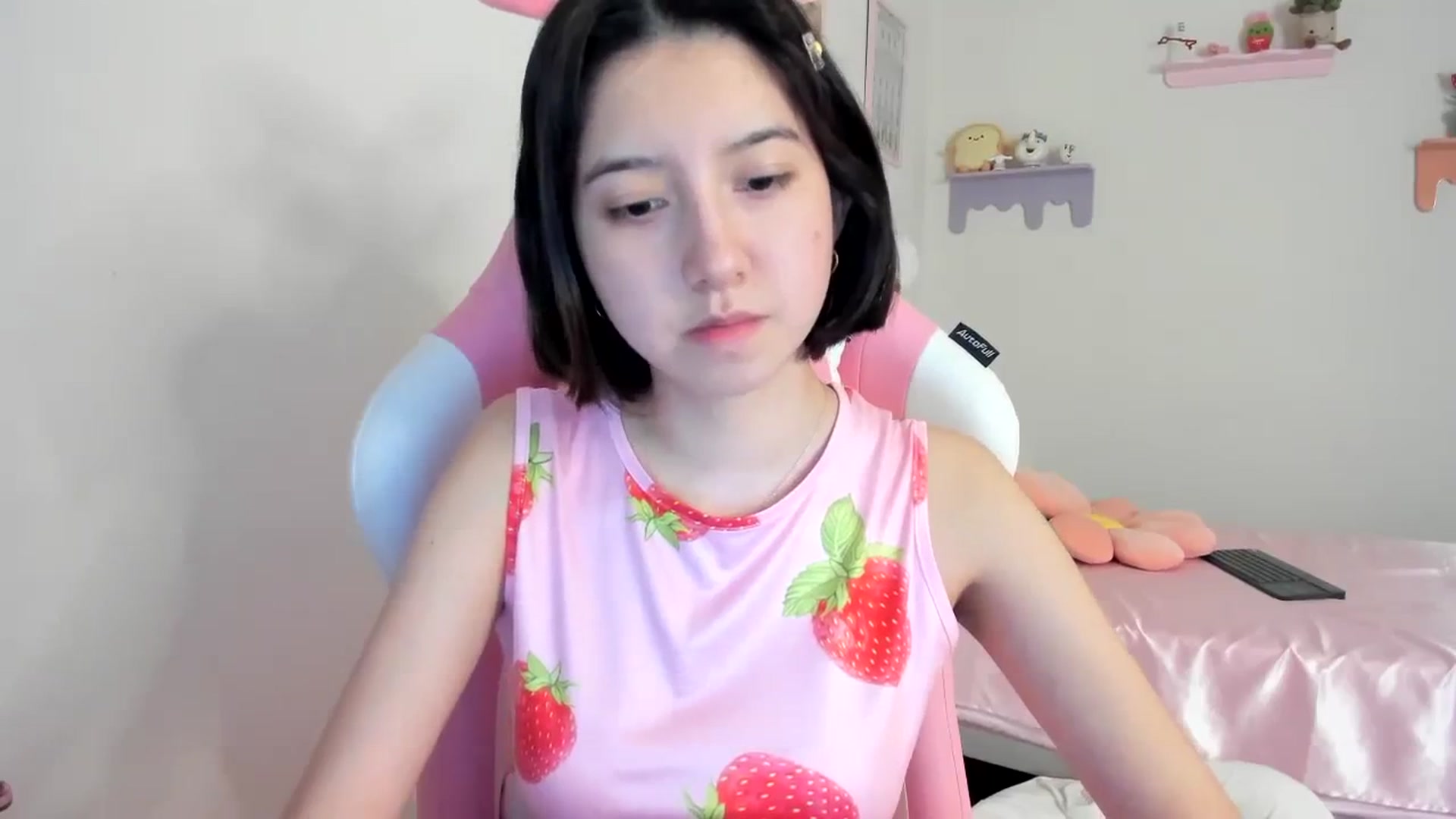 Gallery image thumbnail from Cherrycute666's myfreecams stream on, 08/17/2023, 20:57 image 3 of 20
