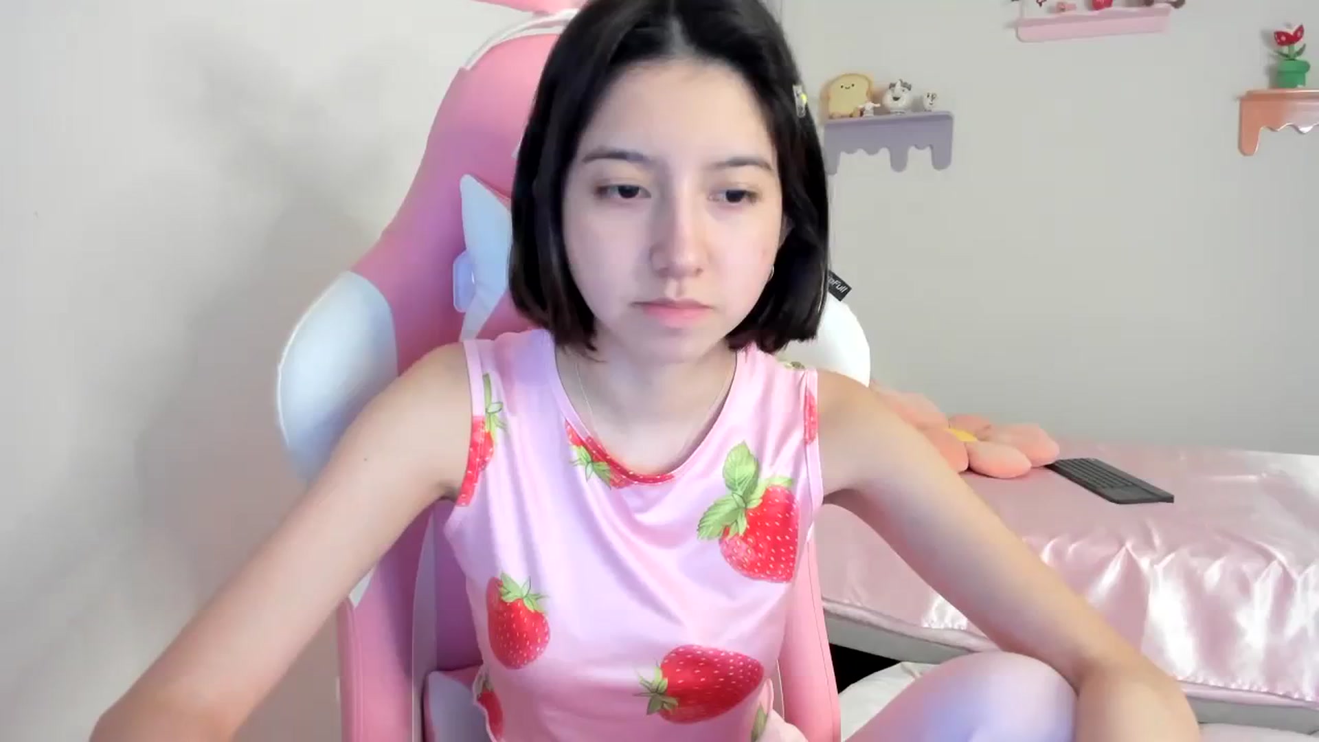 Gallery image thumbnail from Cherrycute666's myfreecams stream on, 08/17/2023, 20:57 image 1 of 20