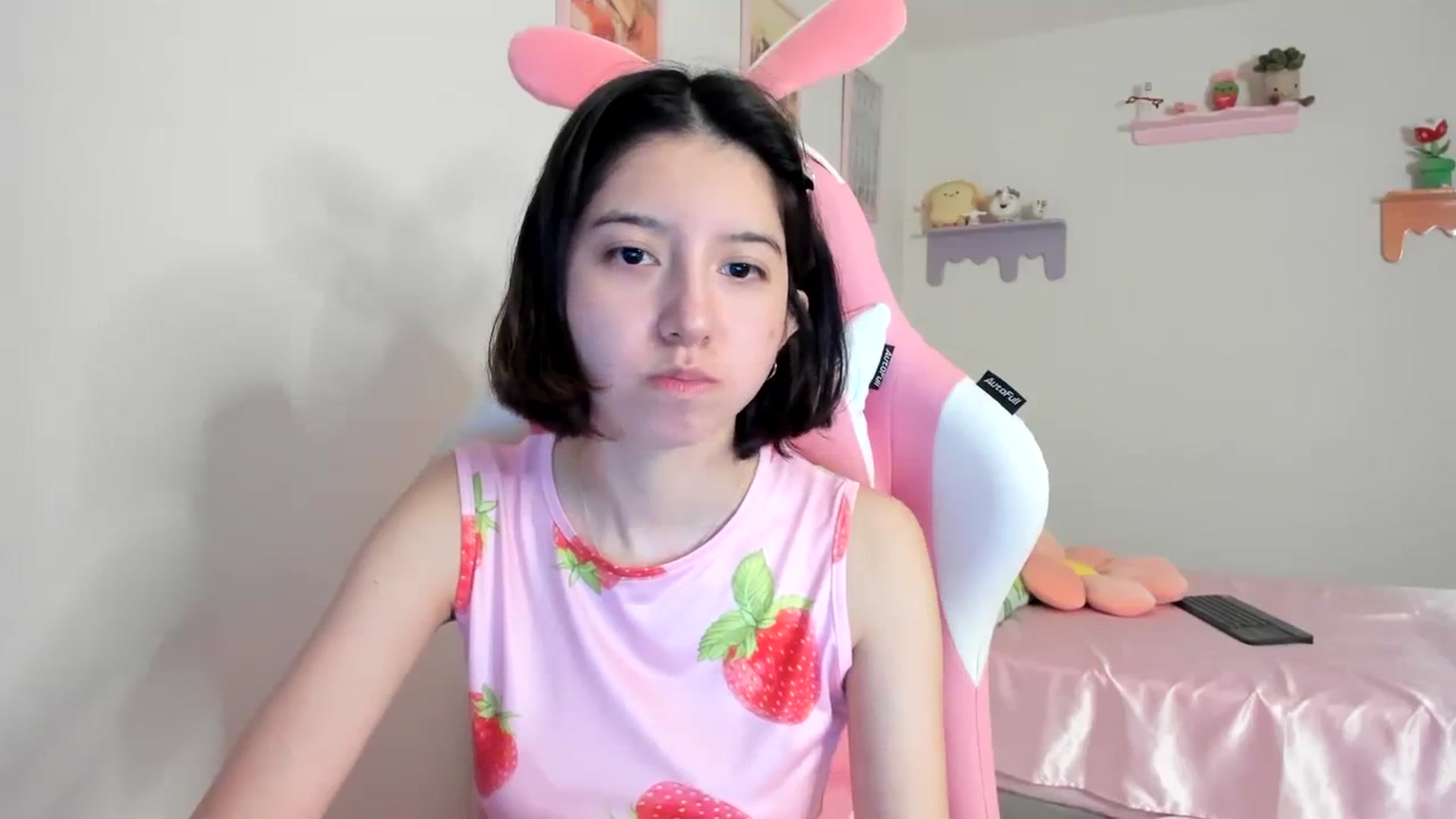 Gallery image thumbnail from Cherrycute666's myfreecams stream on, 08/17/2023, 22:10 image 3 of 20
