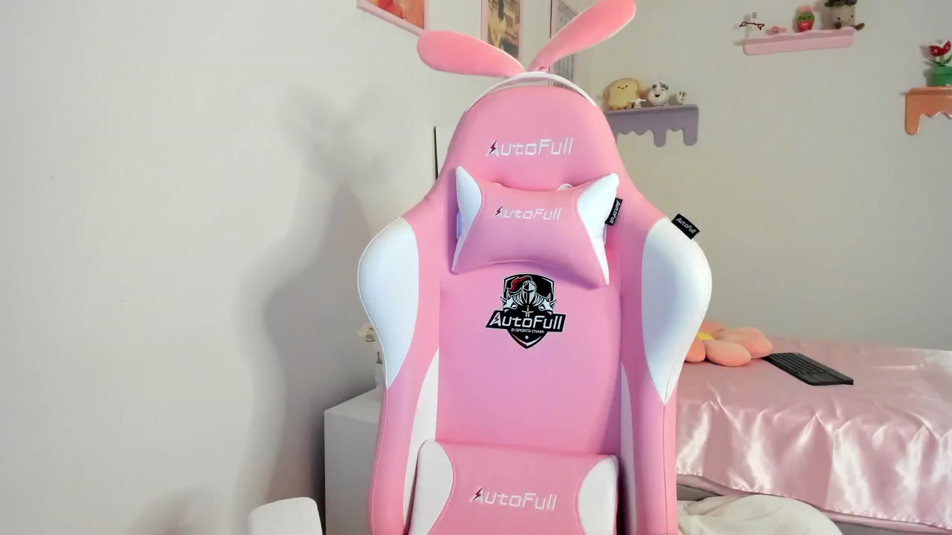Gallery image thumbnail from Cherrycute666's myfreecams stream on, 08/17/2023, 22:10 image 1 of 20