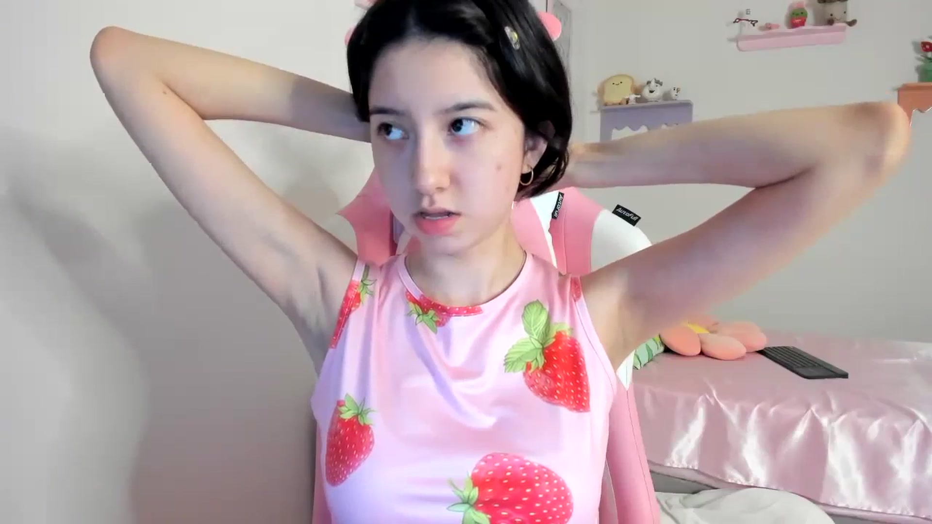 Gallery image thumbnail from Cherrycute666's myfreecams stream on, 08/17/2023, 22:10 image 13 of 20