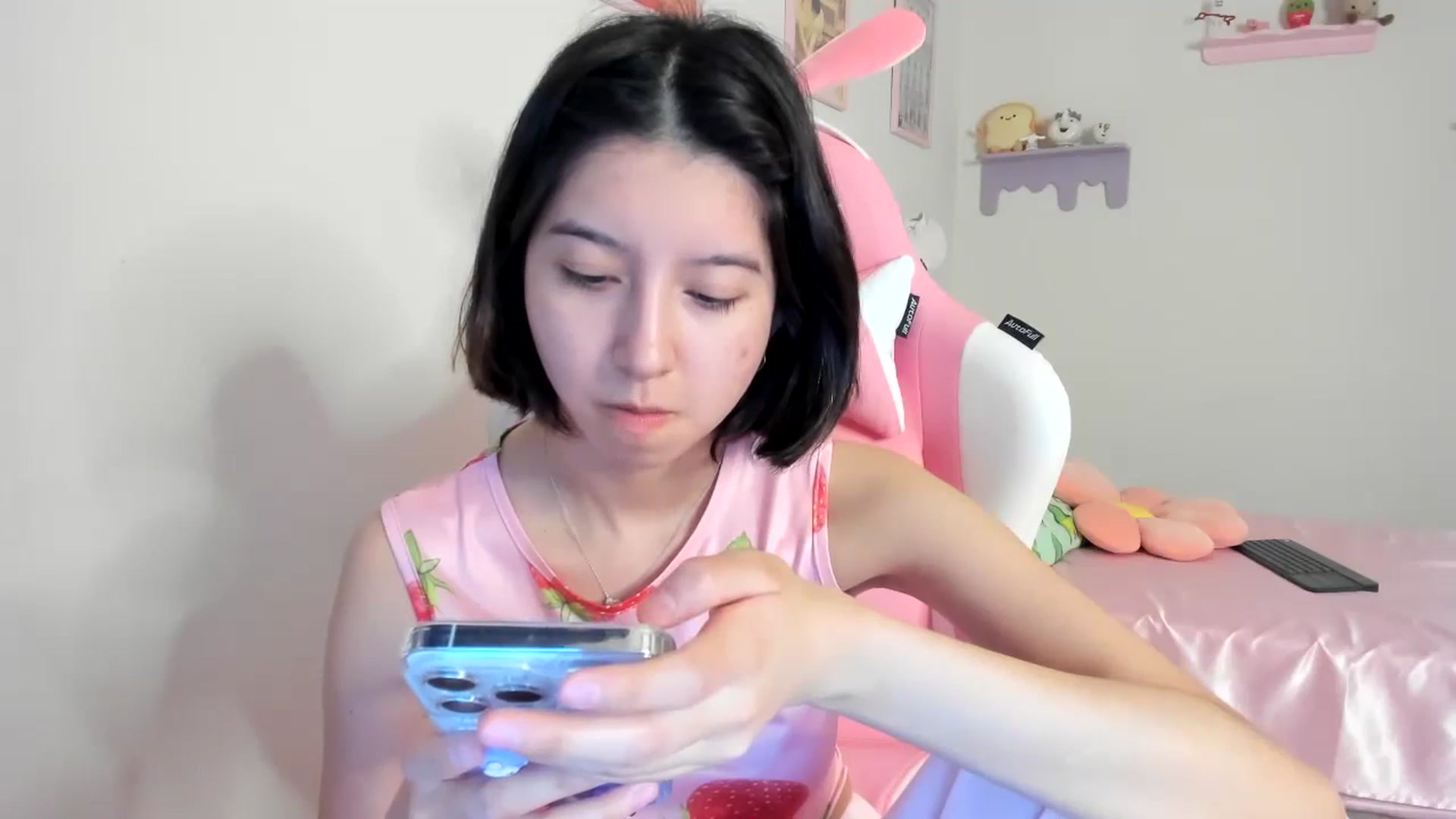 Gallery image thumbnail from Cherrycute666's myfreecams stream on, 08/17/2023, 22:10 image 10 of 20