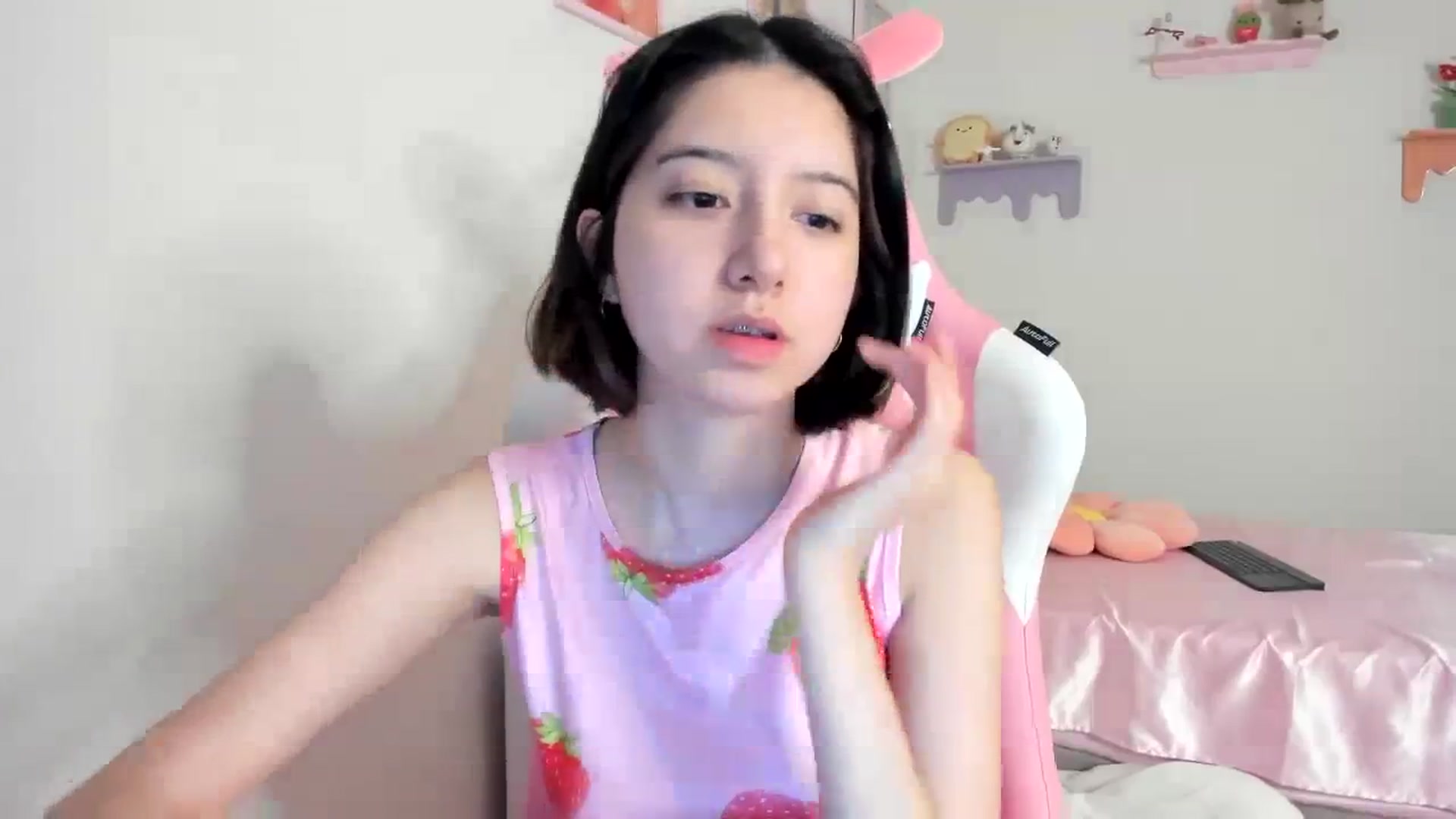 Gallery image thumbnail from Cherrycute666's myfreecams stream on, 08/17/2023, 22:10 image 12 of 20