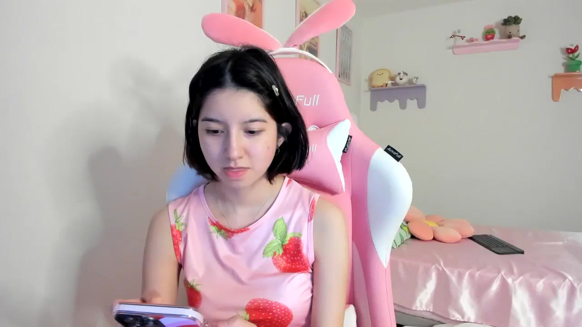 Gallery image thumbnail from Cherrycute666's myfreecams stream on, 08/17/2023, 22:10 image 5 of 20