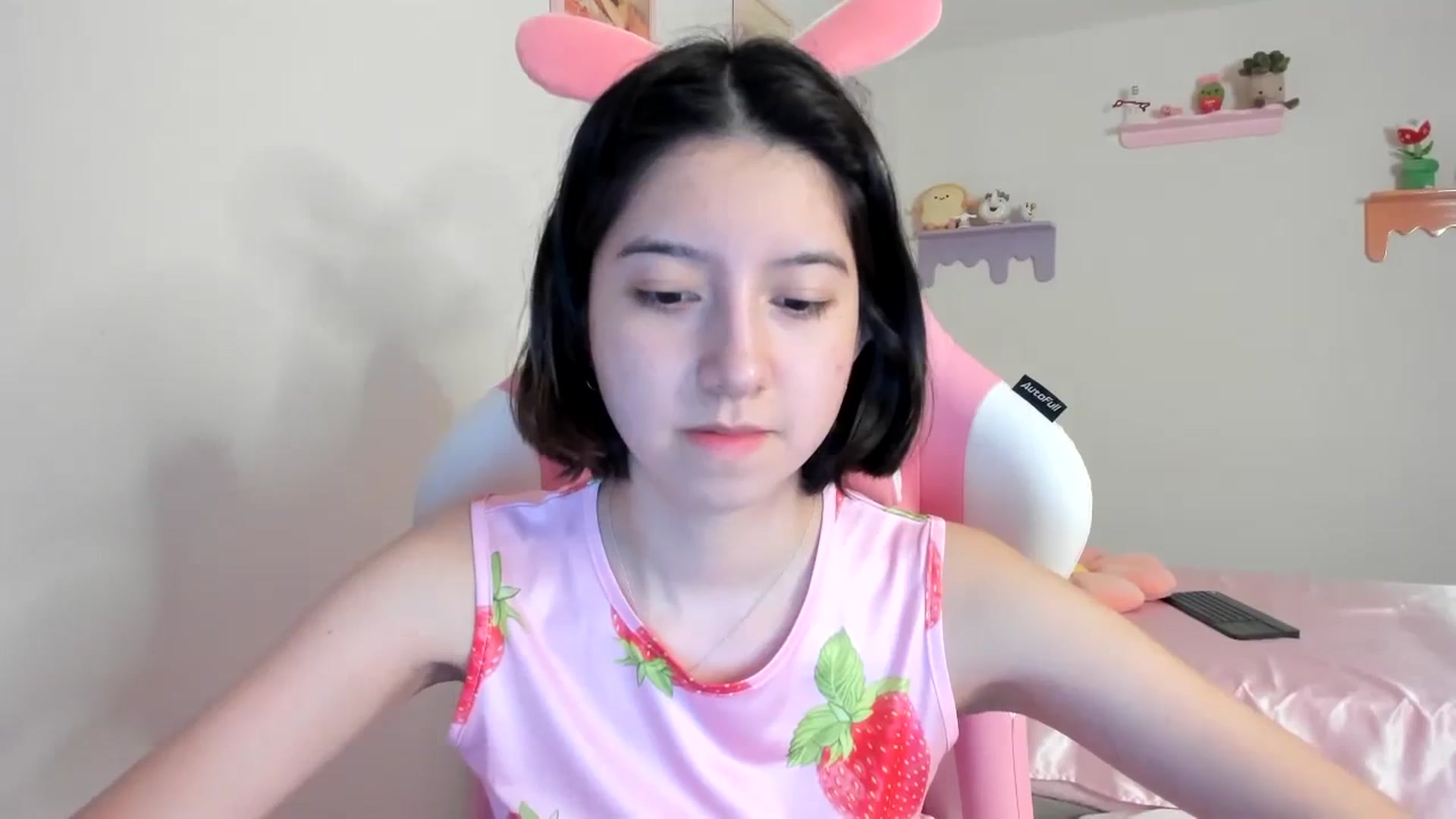 Gallery image thumbnail from Cherrycute666's myfreecams stream on, 08/17/2023, 22:10 image 16 of 20