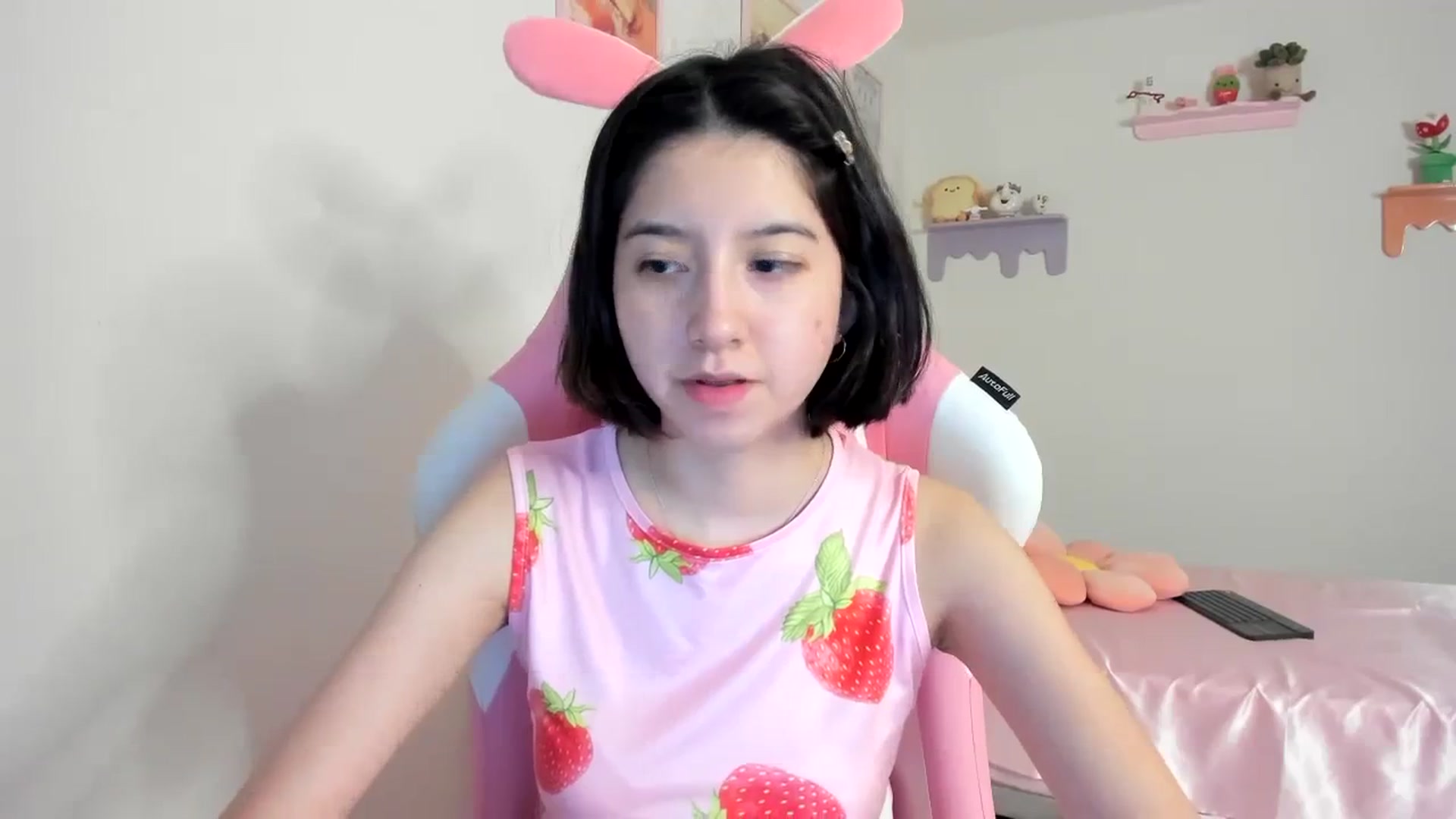 Gallery image thumbnail from Cherrycute666's myfreecams stream on, 08/17/2023, 22:10 image 2 of 20