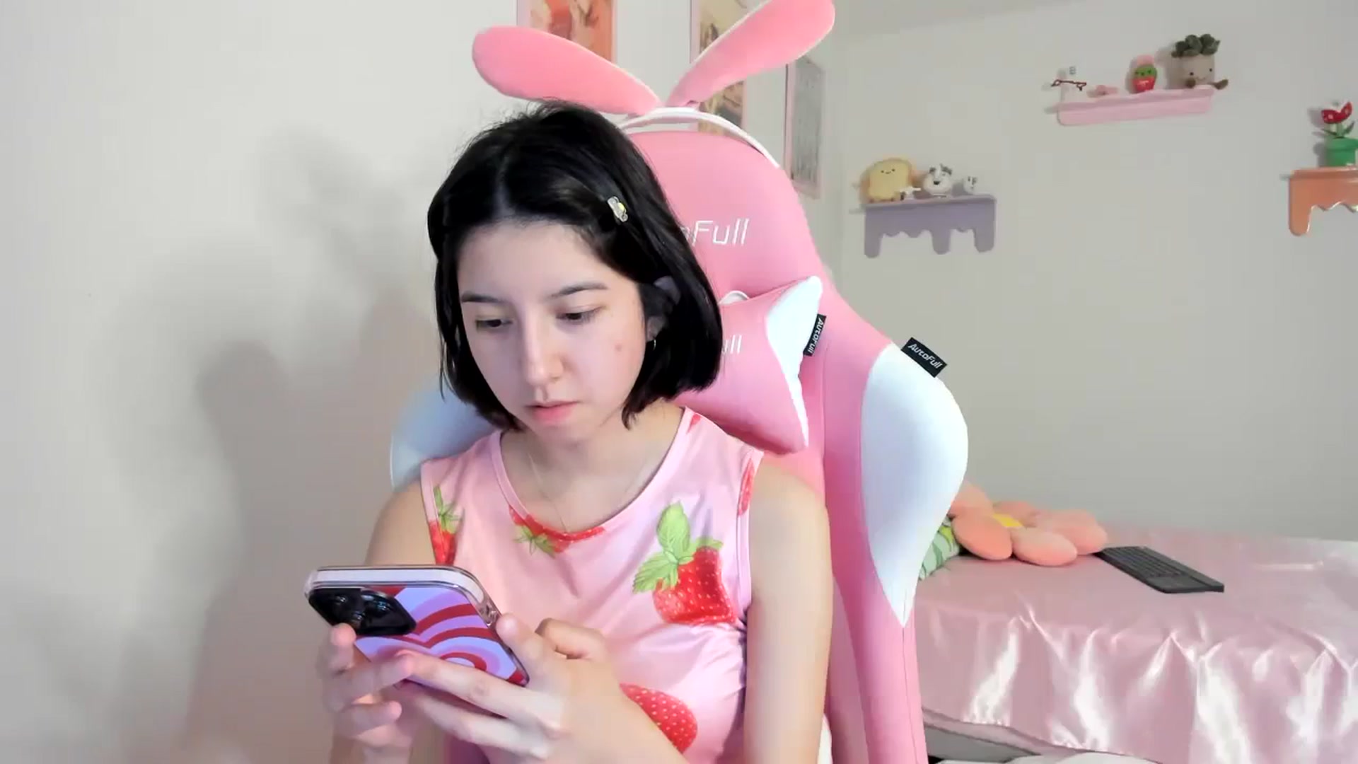 Gallery image thumbnail from Cherrycute666's myfreecams stream on, 08/17/2023, 22:10 image 4 of 20