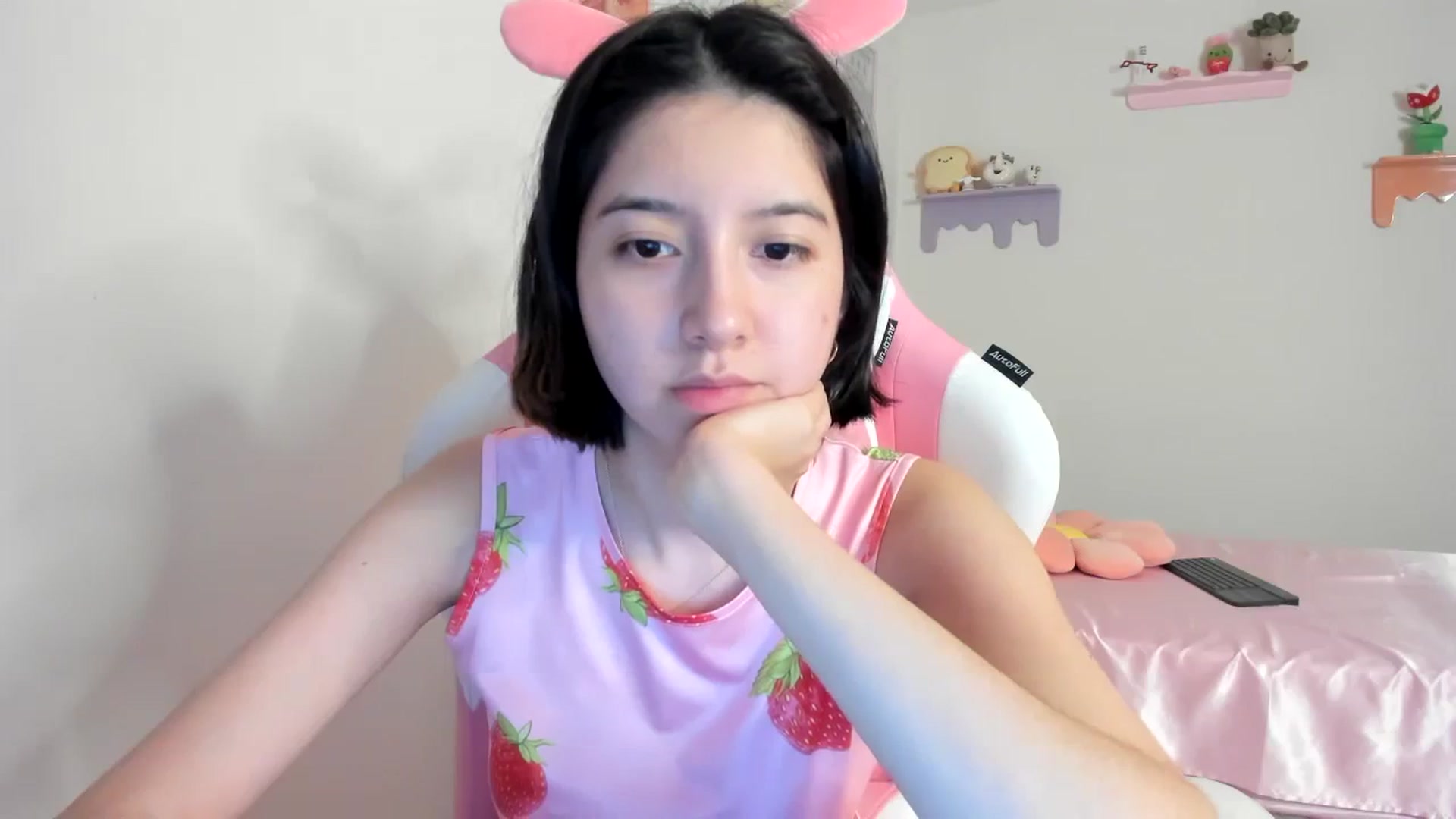 Gallery image thumbnail from Cherrycute666's myfreecams stream on, 08/17/2023, 22:10 image 17 of 20