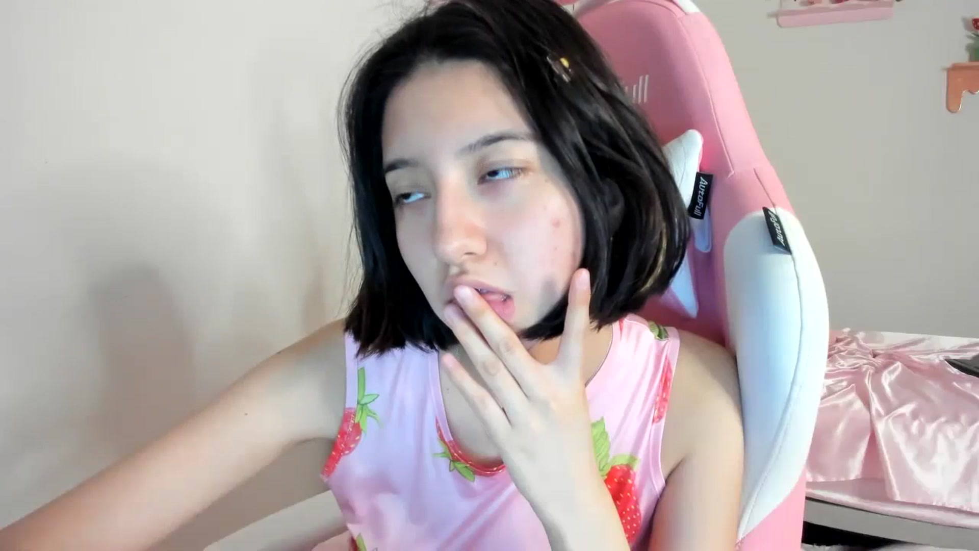 Gallery image thumbnail from Cherrycute666's myfreecams stream on, 08/18/2023, 06:45 image 20 of 20